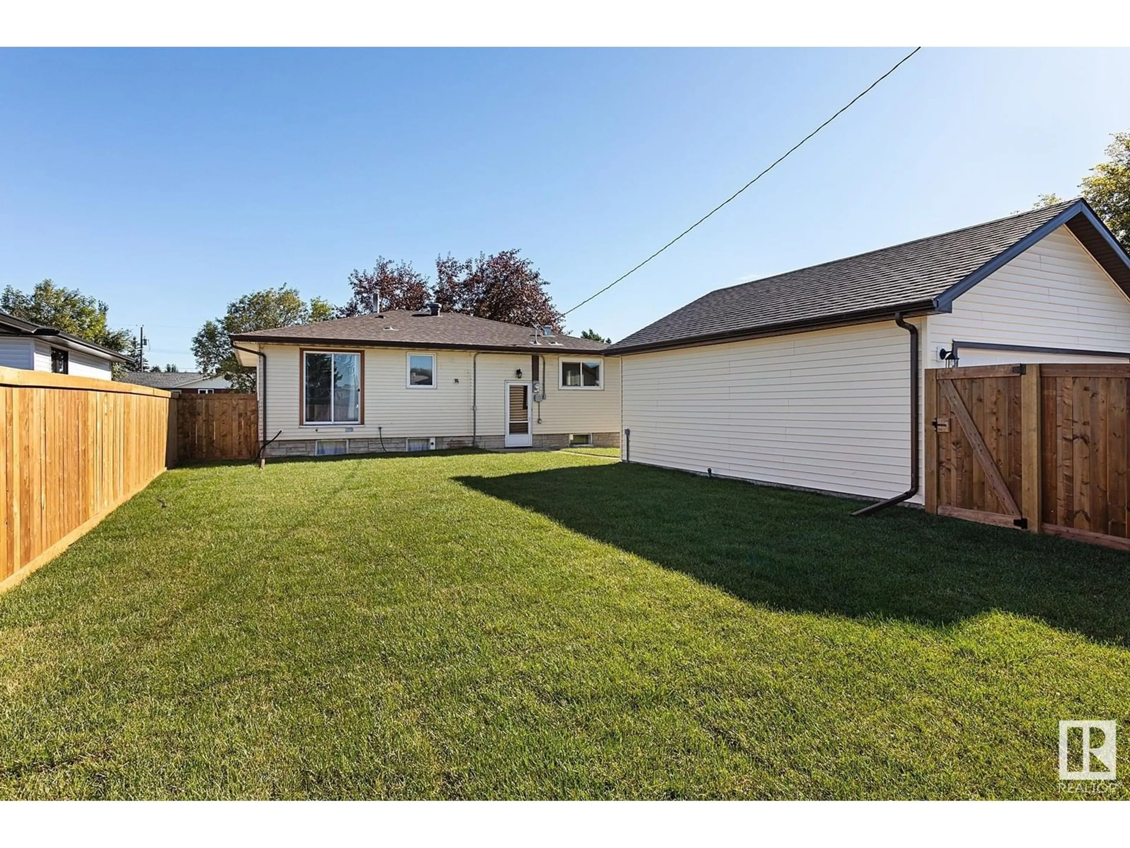 Frontside or backside of a home for 9628 68A ST NW, Edmonton Alberta T6B1V2