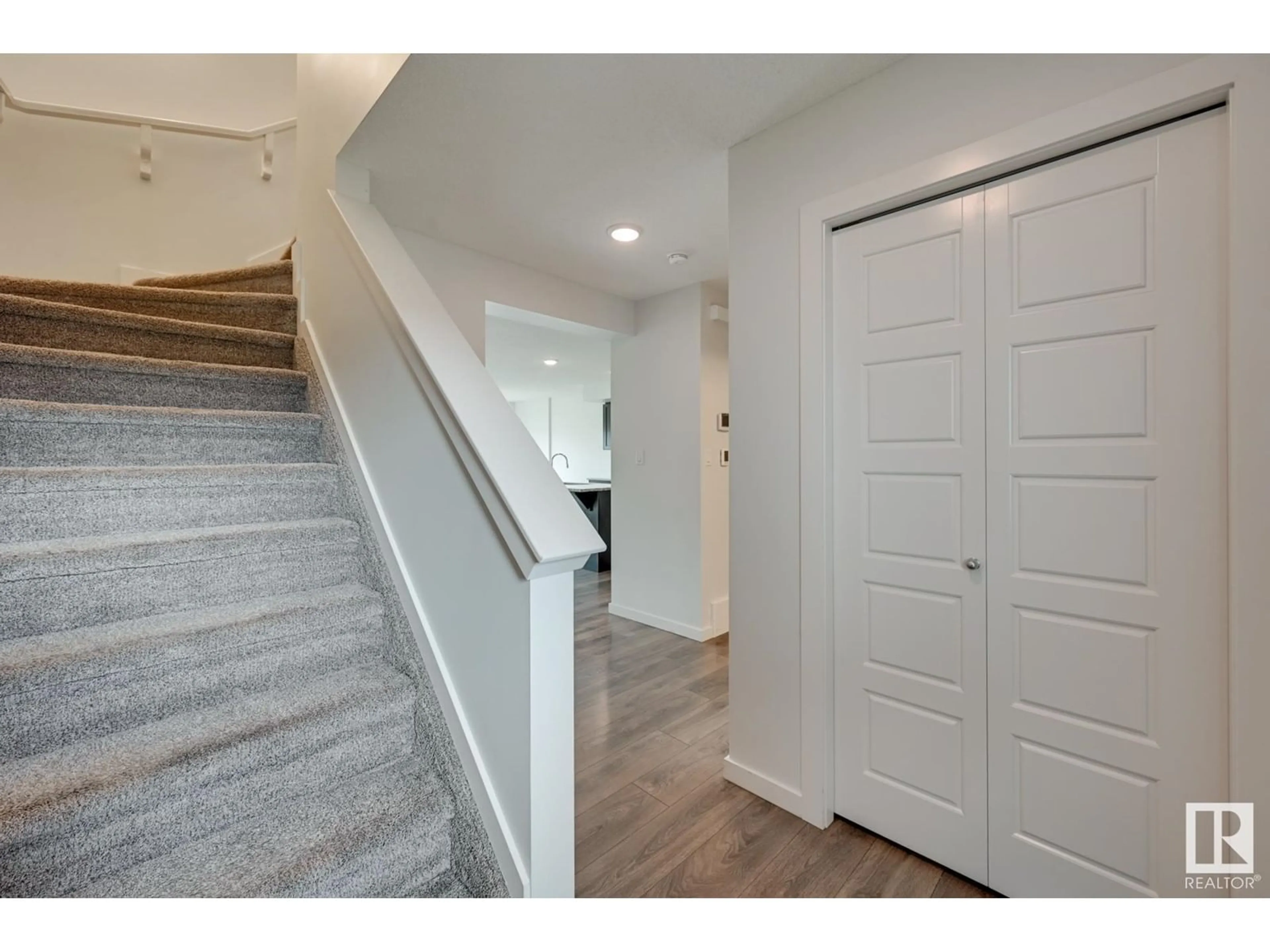 Indoor entryway, wood floors for 21806 91 AV NW, Edmonton Alberta T5T6Z5