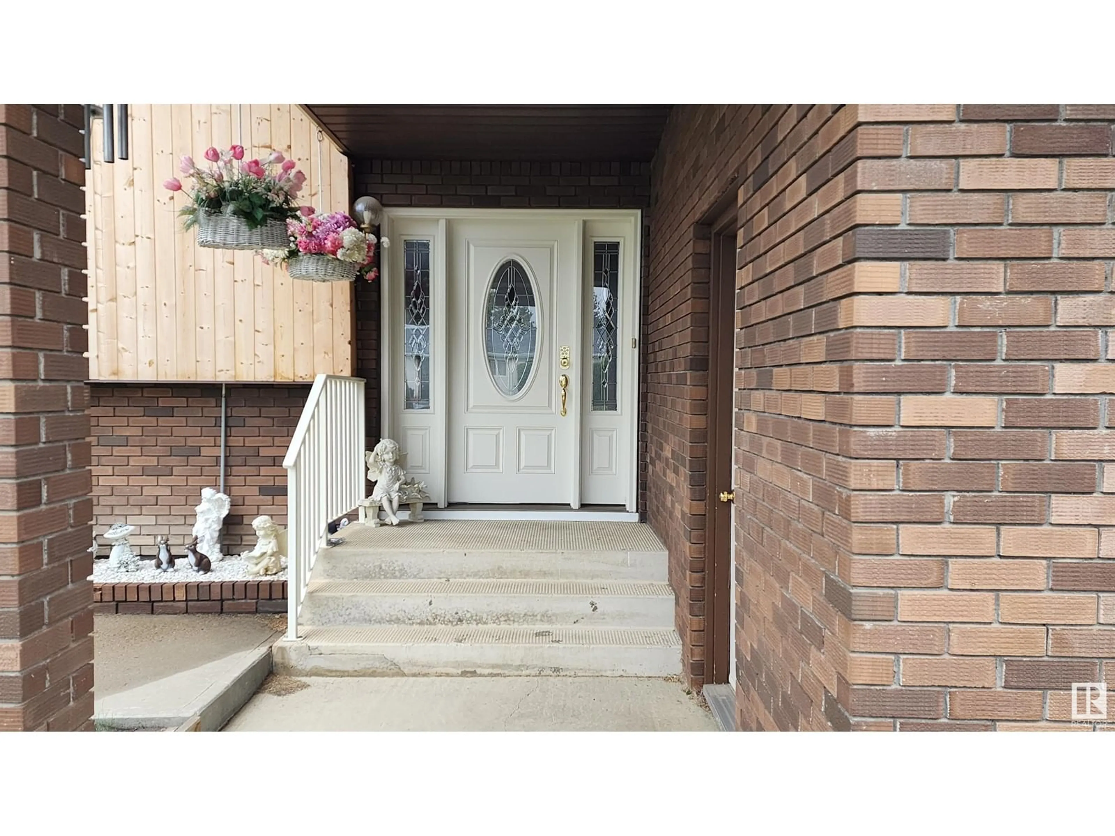 Indoor entryway, wood floors for 5206 54 ST, Elk Point Alberta T0A1A0