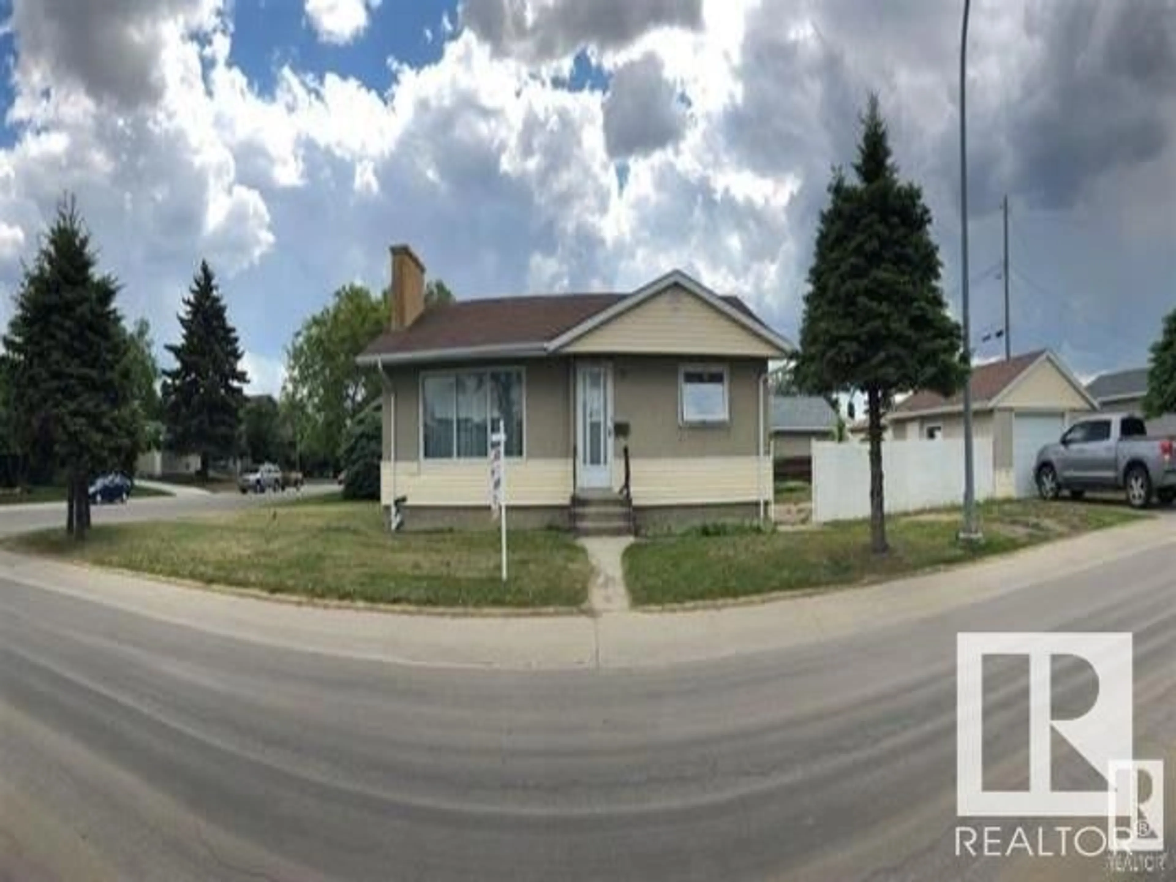 Frontside or backside of a home for 13703 137 AV NW, Edmonton Alberta T5L4C7