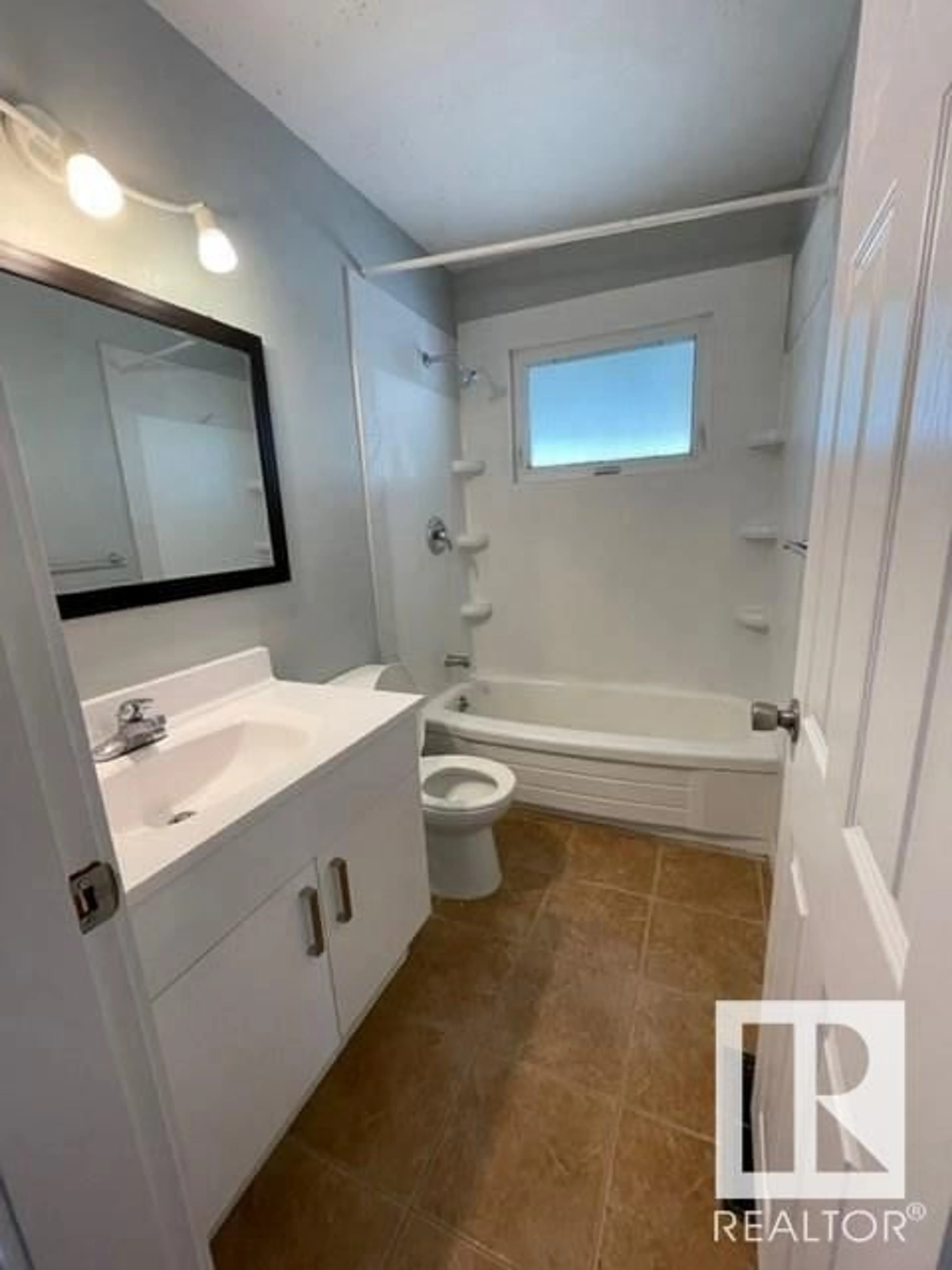 Bathroom, not visible floor for 13703 137 AV NW, Edmonton Alberta T5L4C7