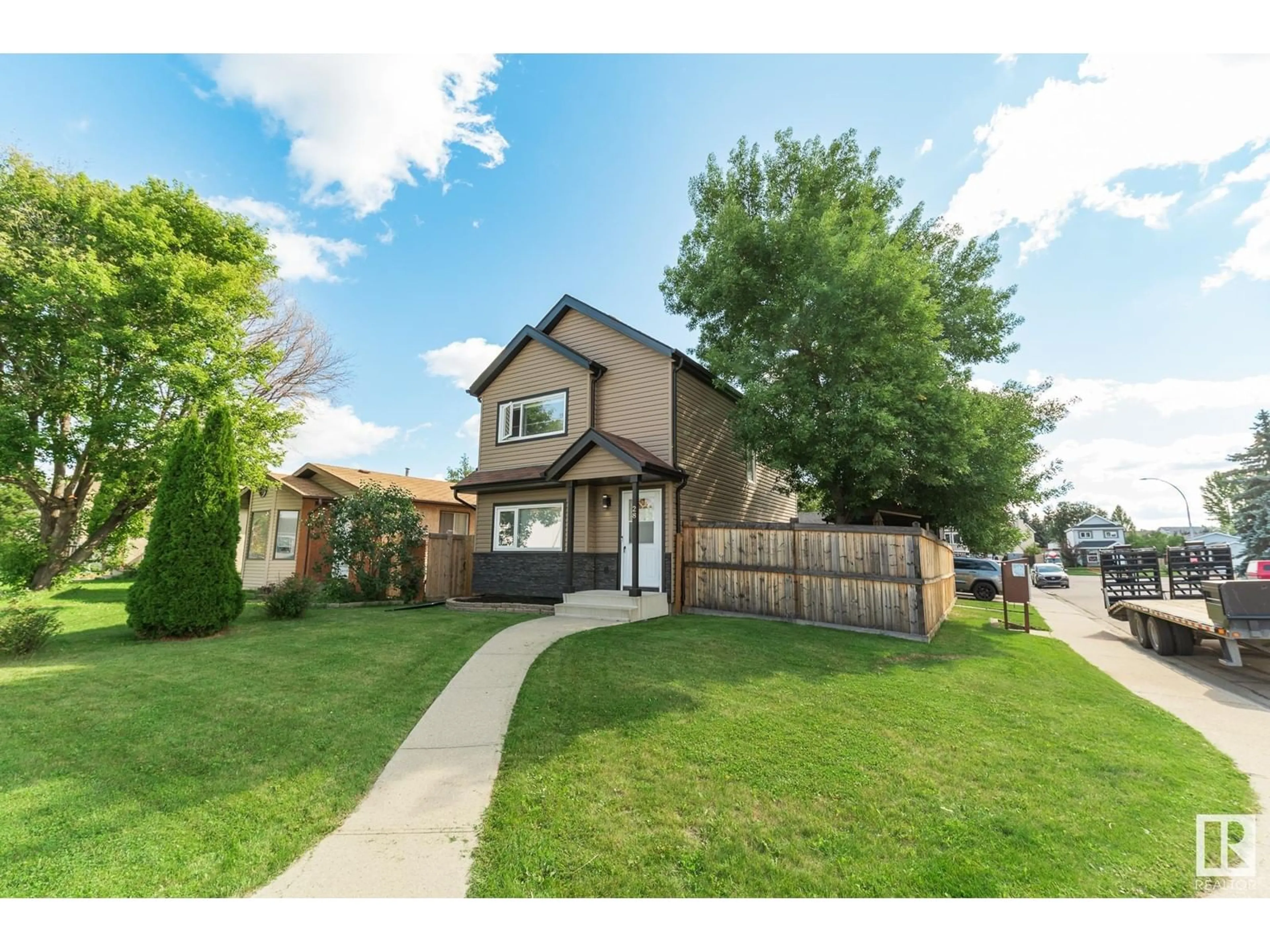 Frontside or backside of a home for 28 ST. ANDREWS AV, Stony Plain Alberta T7Z1K8