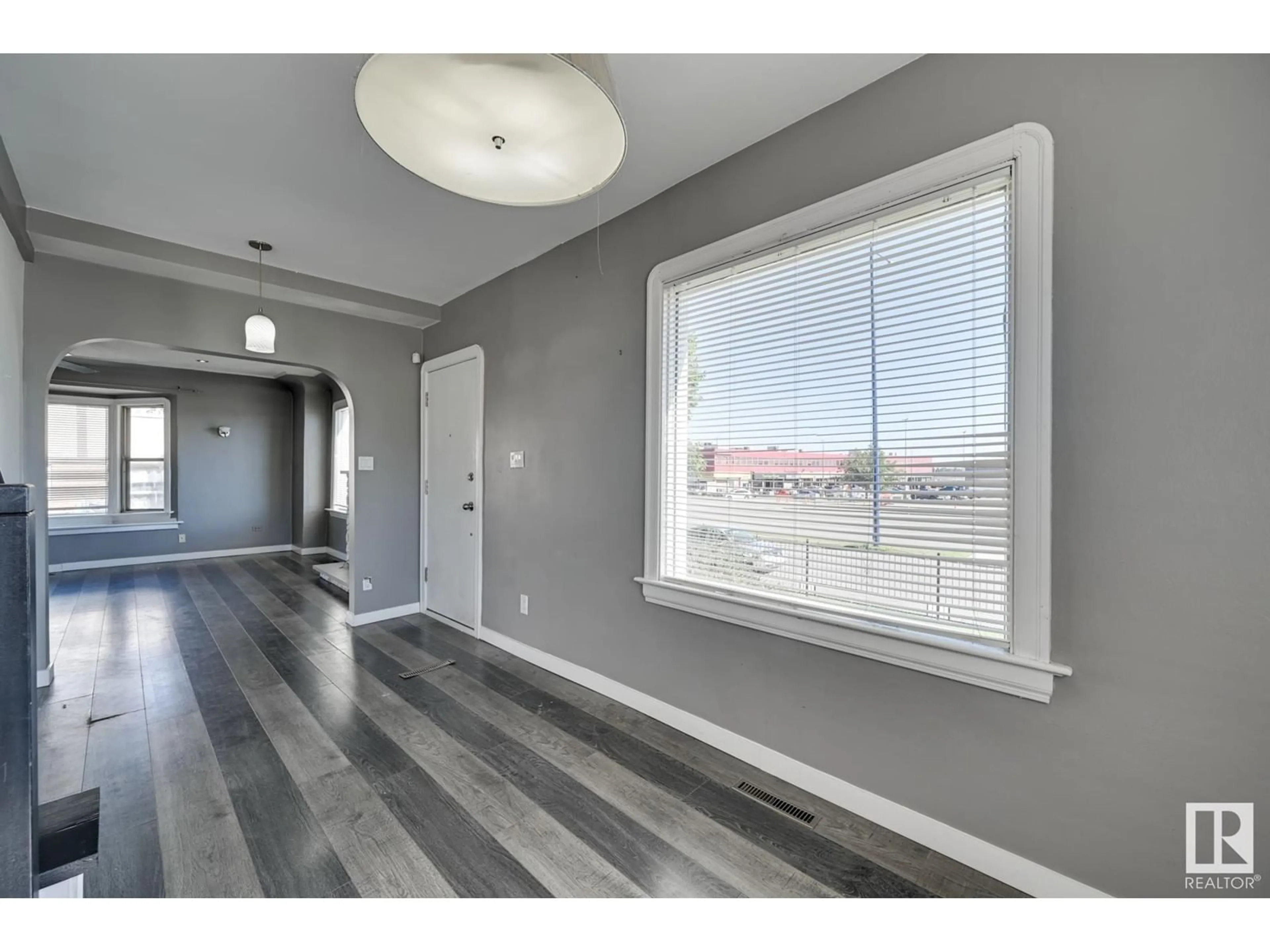 Indoor entryway for 13412 FORT RD NW, Edmonton Alberta T5A1C5