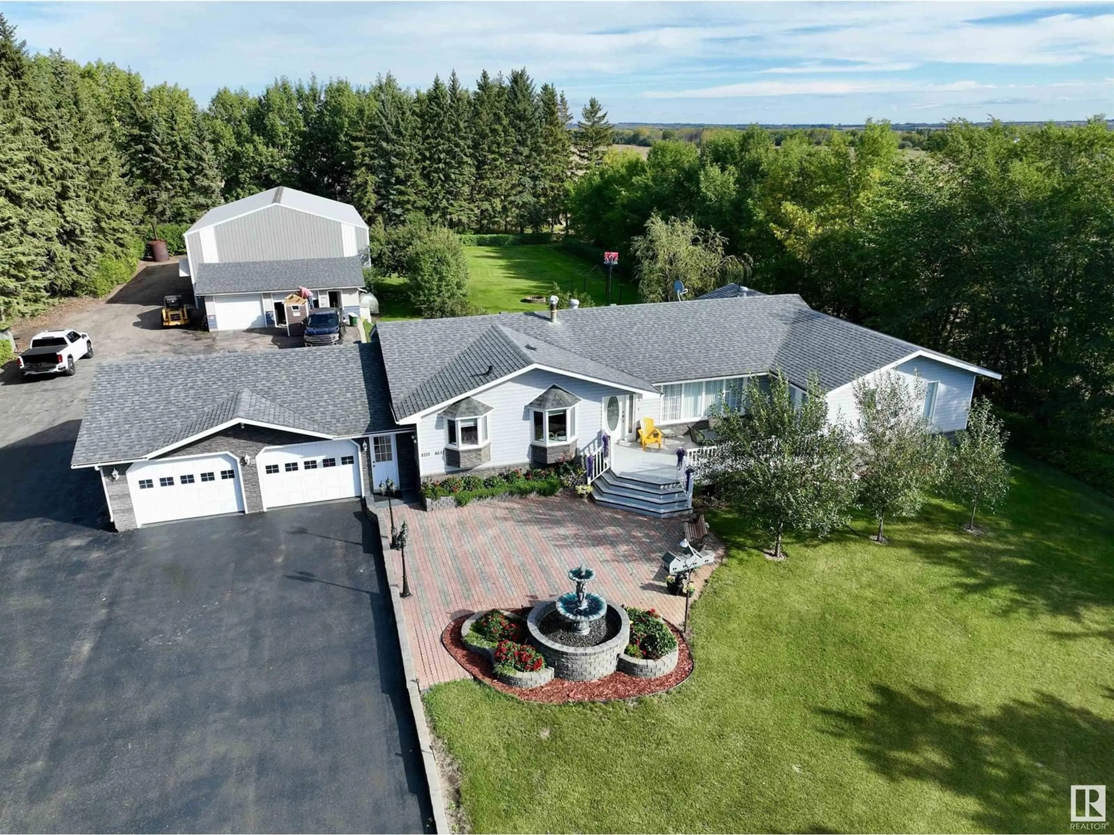 Frontside or backside of a home, cottage for 5717 40 ST, St. Paul Town Alberta T0A3A0