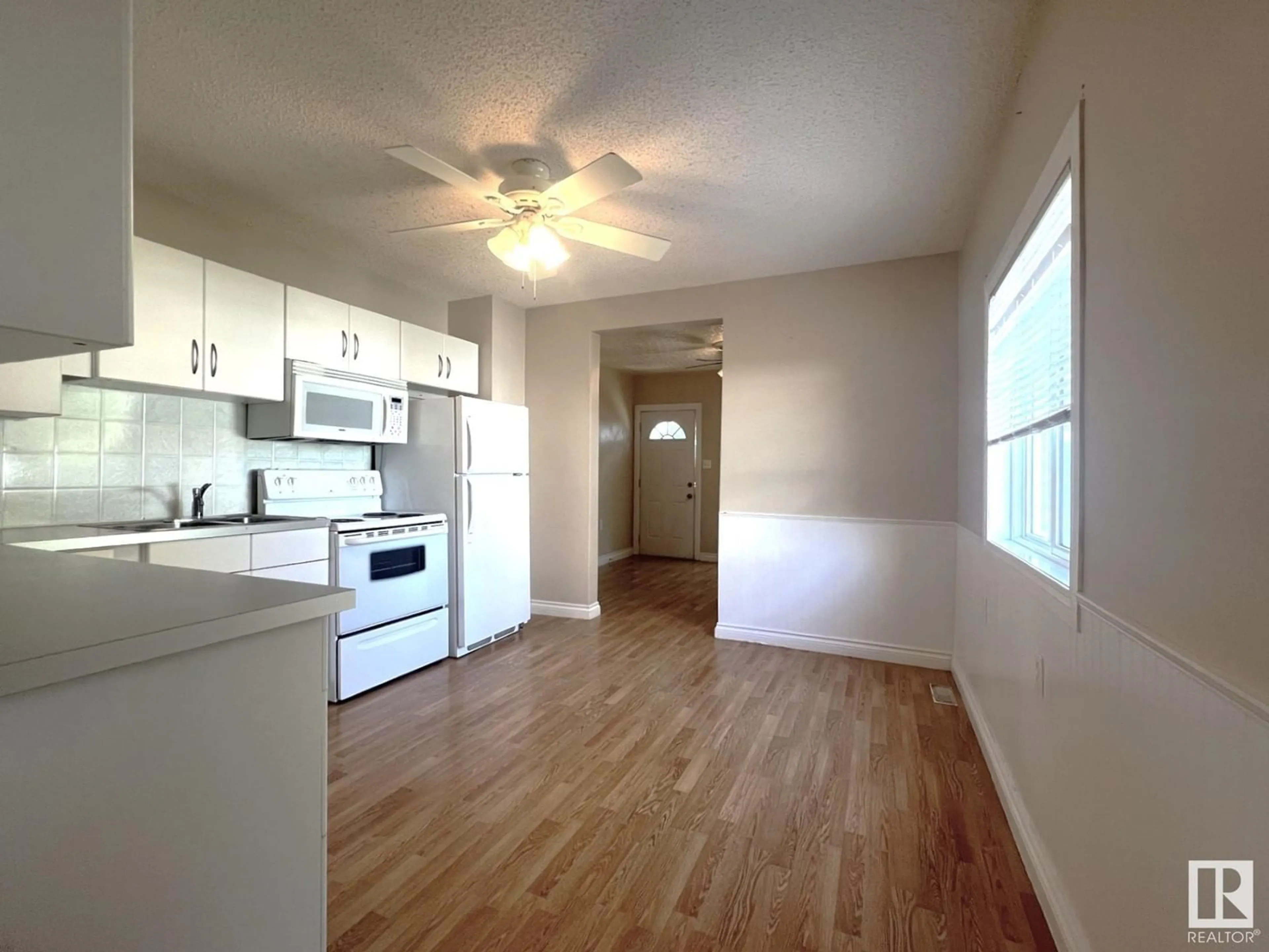 A pic of a room, wood floors for 9901 96A AV, Fort Saskatchewan Alberta T8L1P7