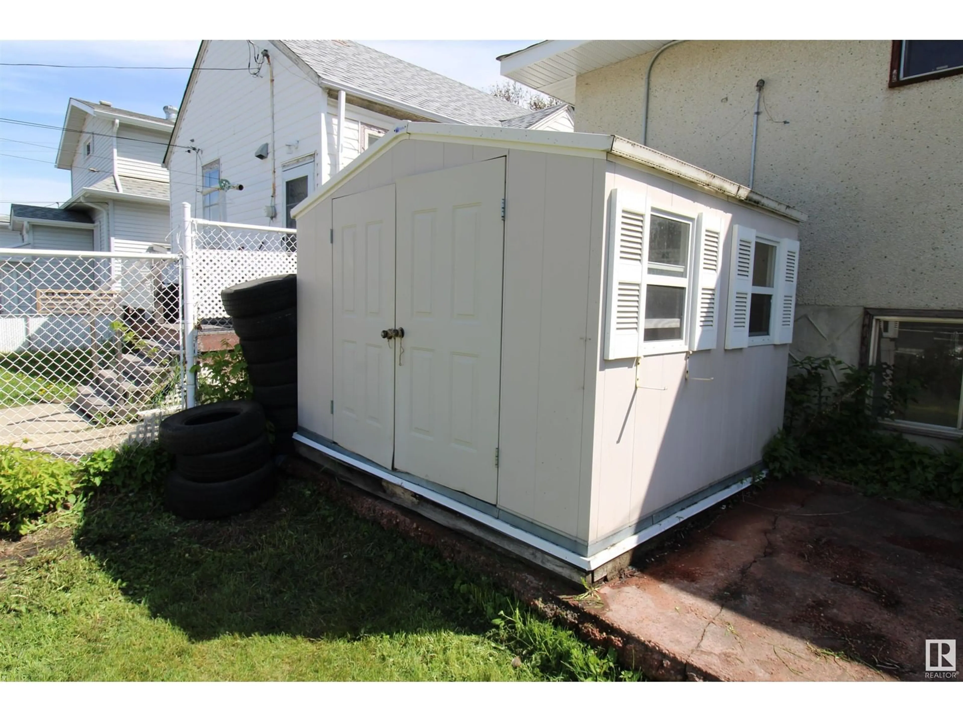 Shed for 11920 69 ST NW, Edmonton Alberta T5B1S5