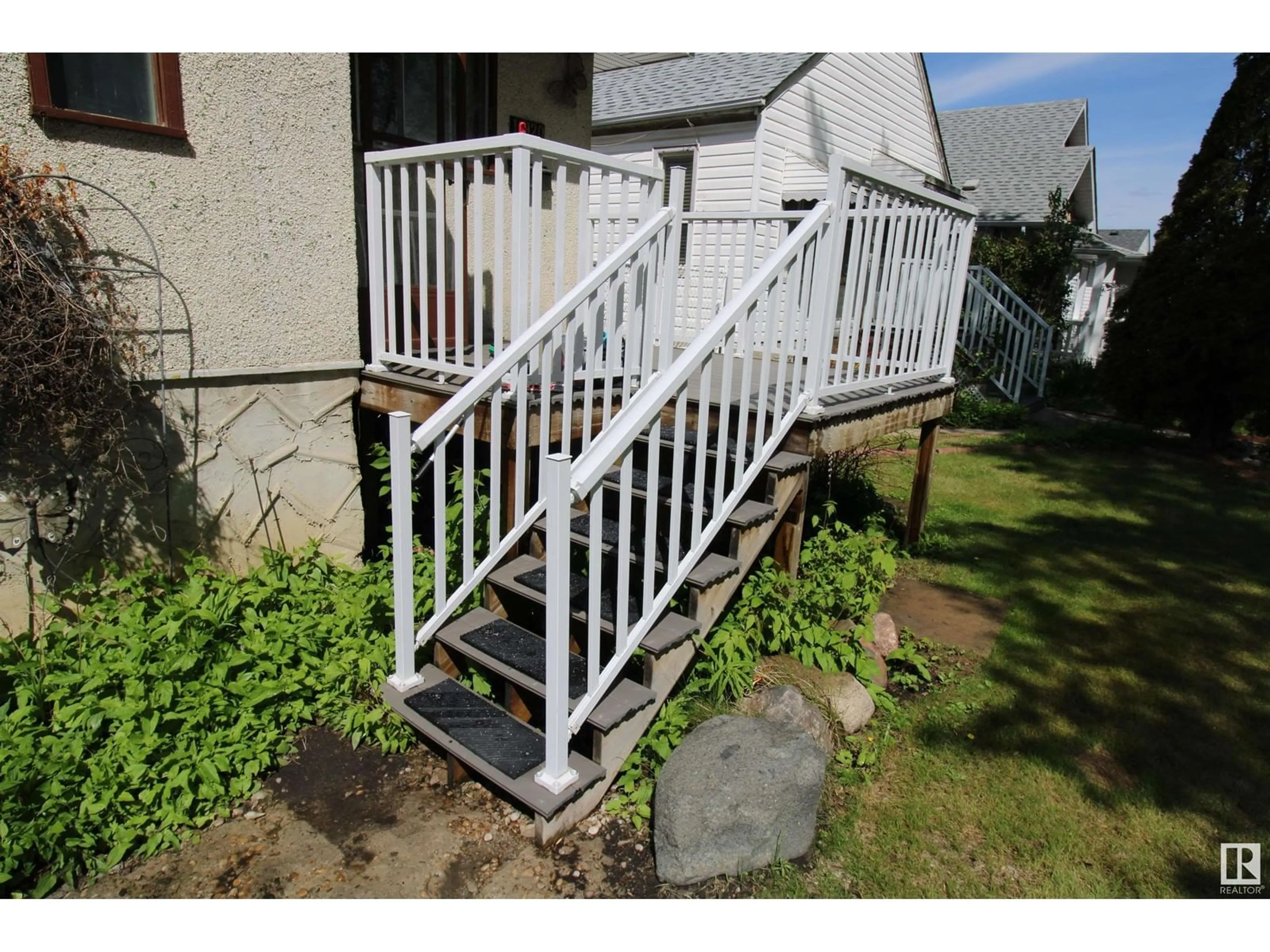 Stairs for 11920 69 ST NW, Edmonton Alberta T5B1S5