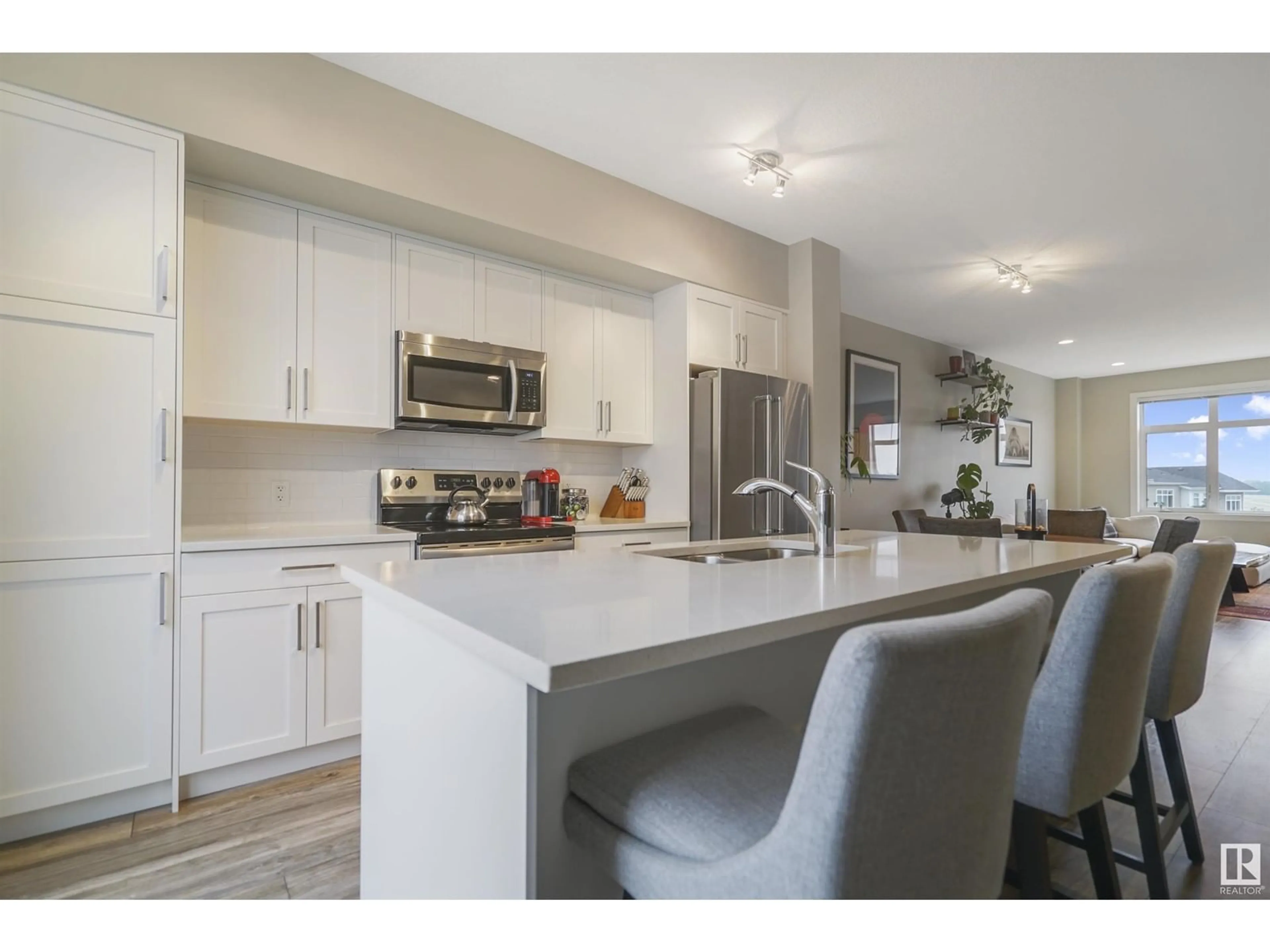 Contemporary kitchen for #82 600 BELLEROSE DR, St. Albert Alberta T8N7T5