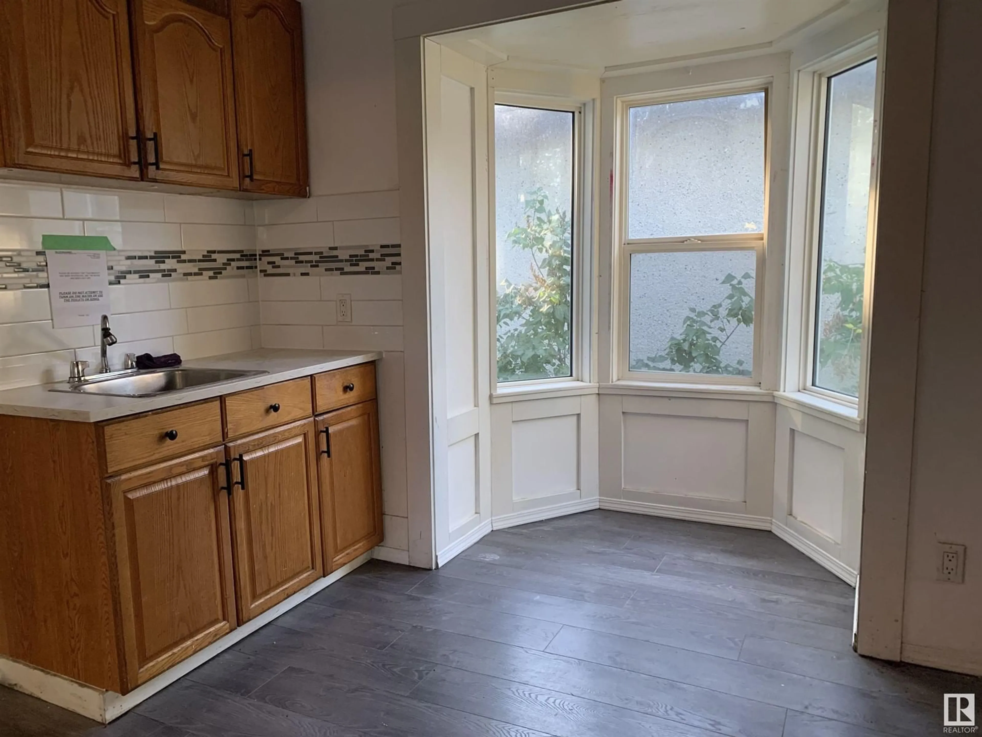 Standard kitchen, unknown floor for 12006 67 ST NW, Edmonton Alberta T5B1M5