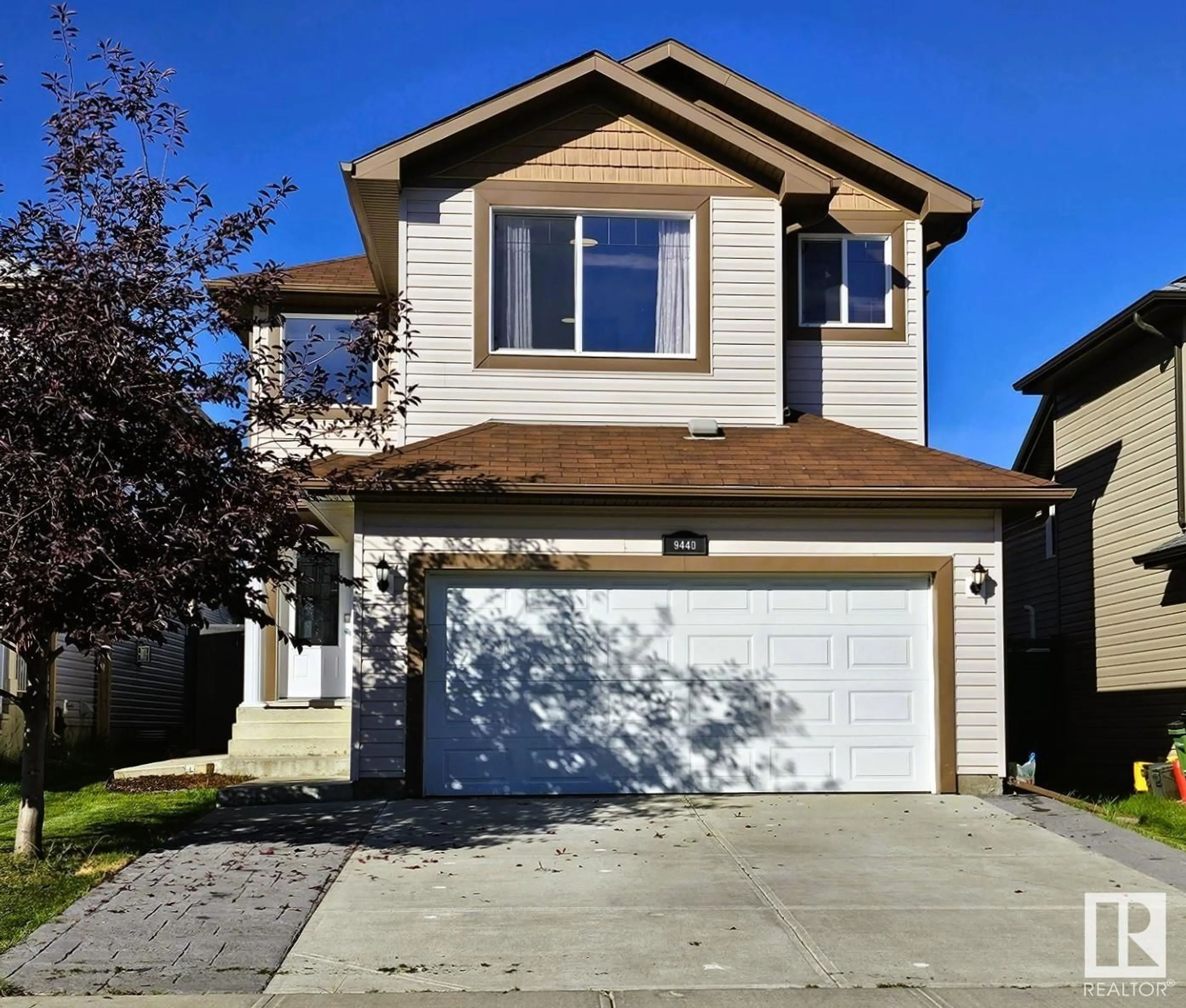 Frontside or backside of a home for 9440 208 ST NW, Edmonton Alberta T5T4C3