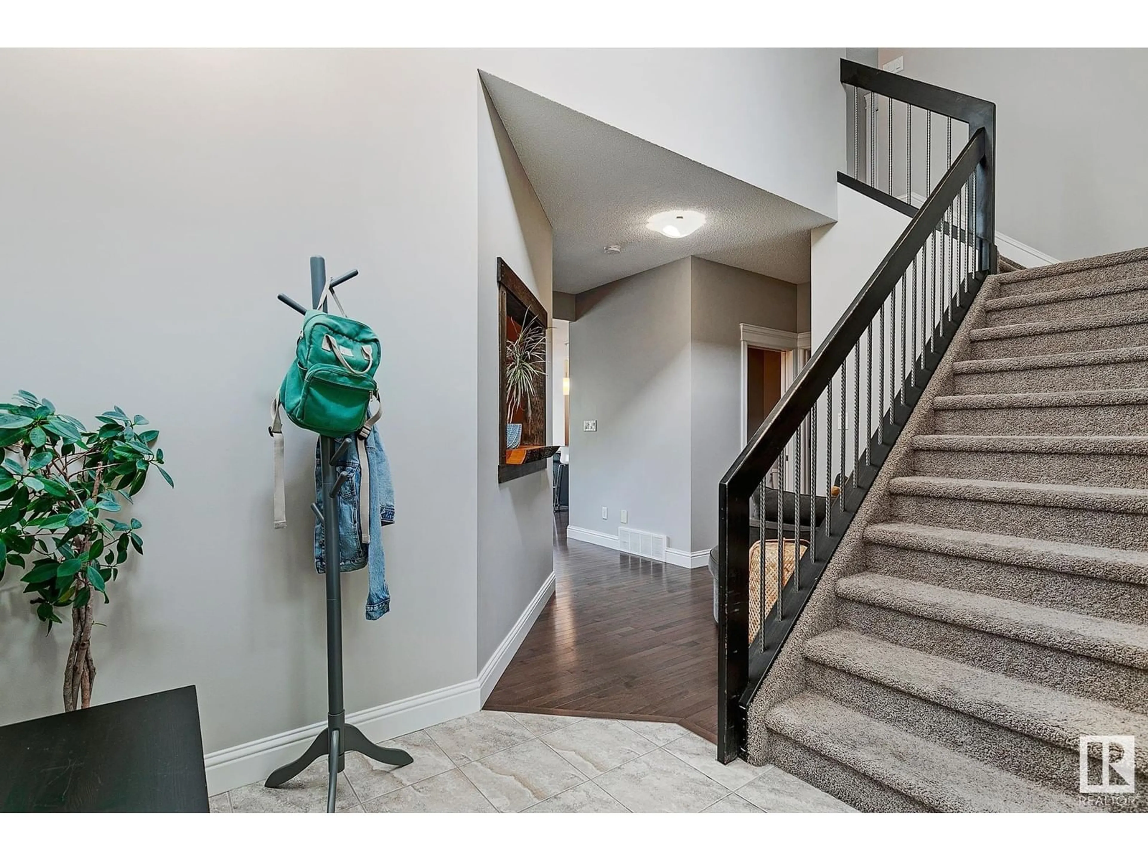 Indoor foyer for 1308 114A ST SW, Edmonton Alberta T6W0N4