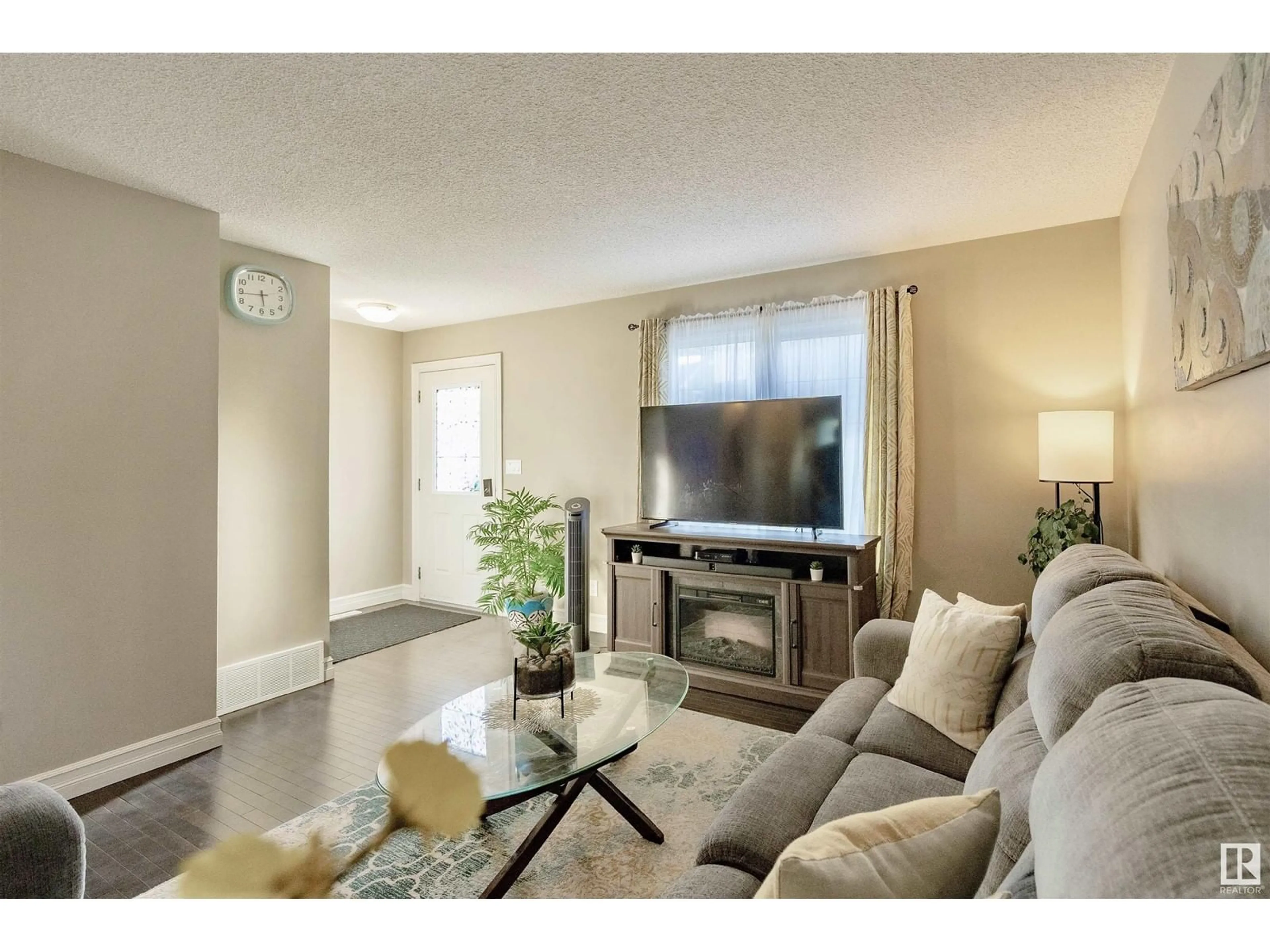 Living room for #33 655 TAMARACK RD NW, Edmonton Alberta T6T0N4