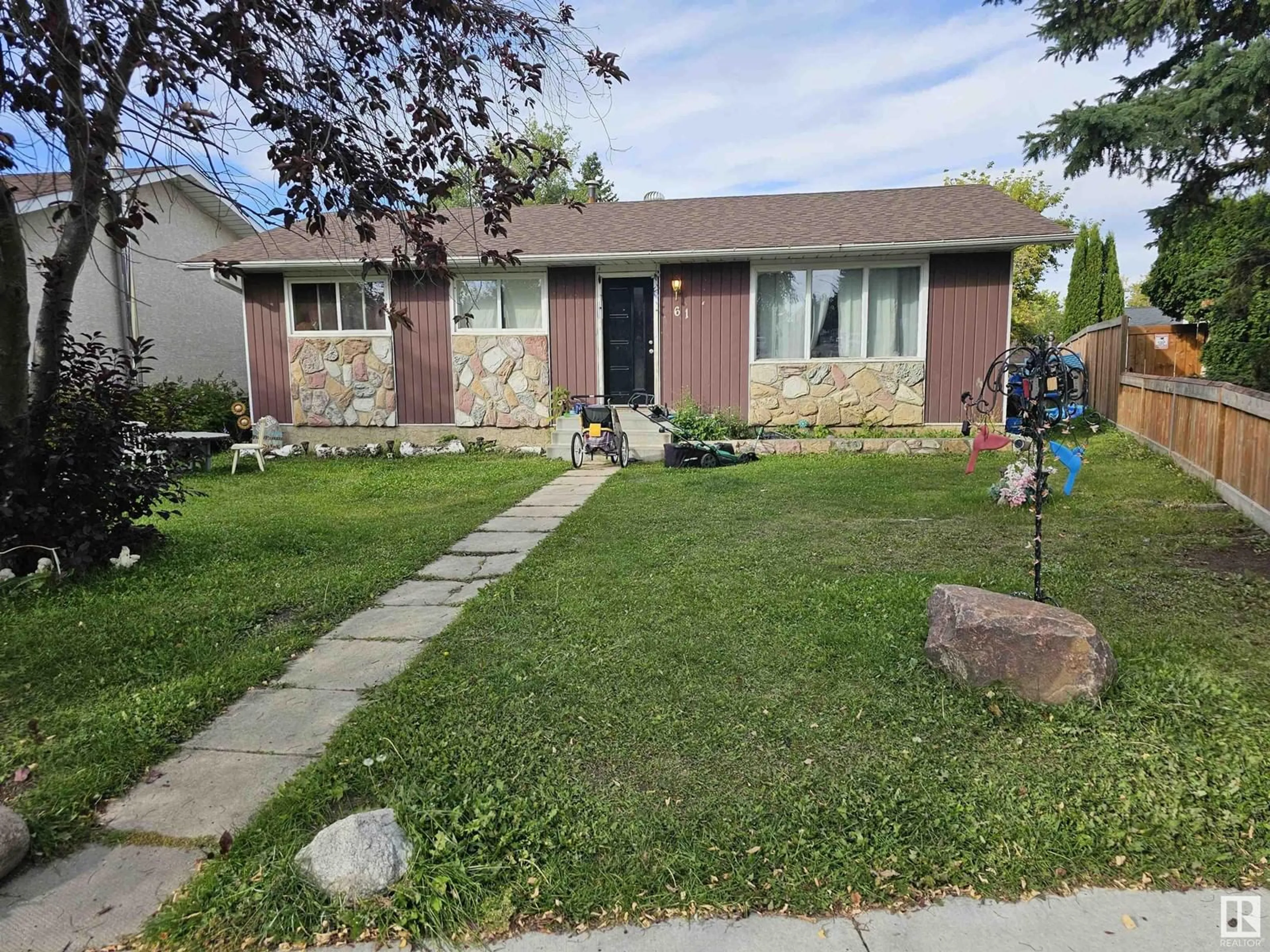 Frontside or backside of a home for 61 BEVERLY AV, Spruce Grove Alberta T7X1J1