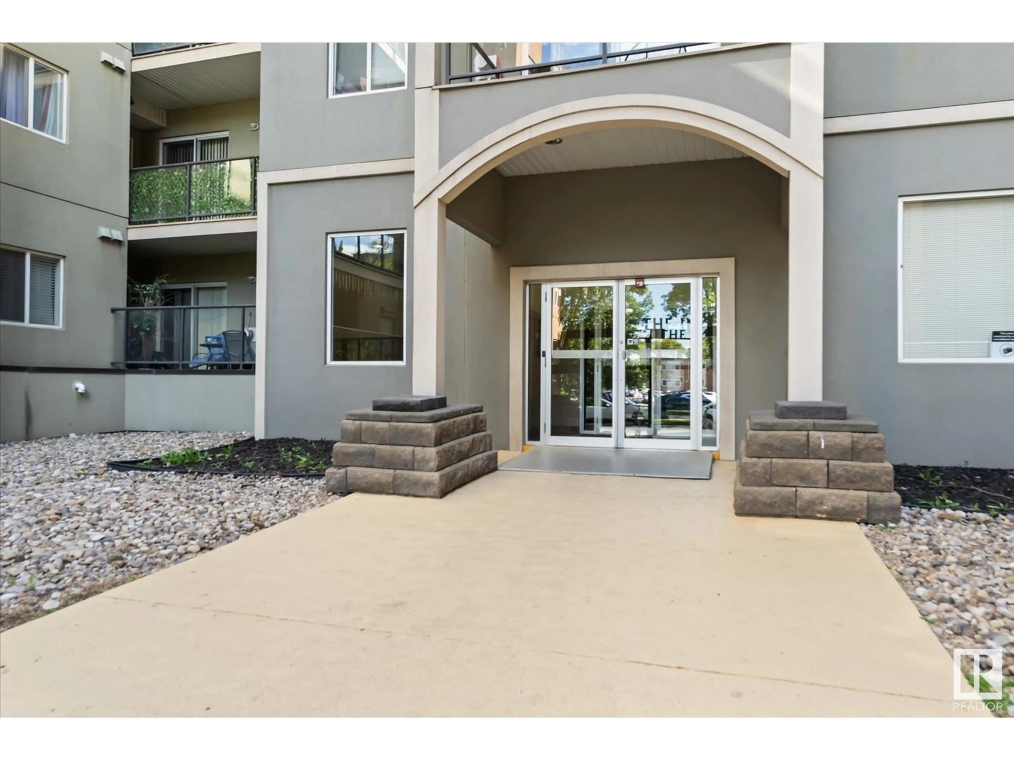 Indoor entryway, cement floor for #315 10235 112 ST NW, Edmonton Alberta T5K1M7