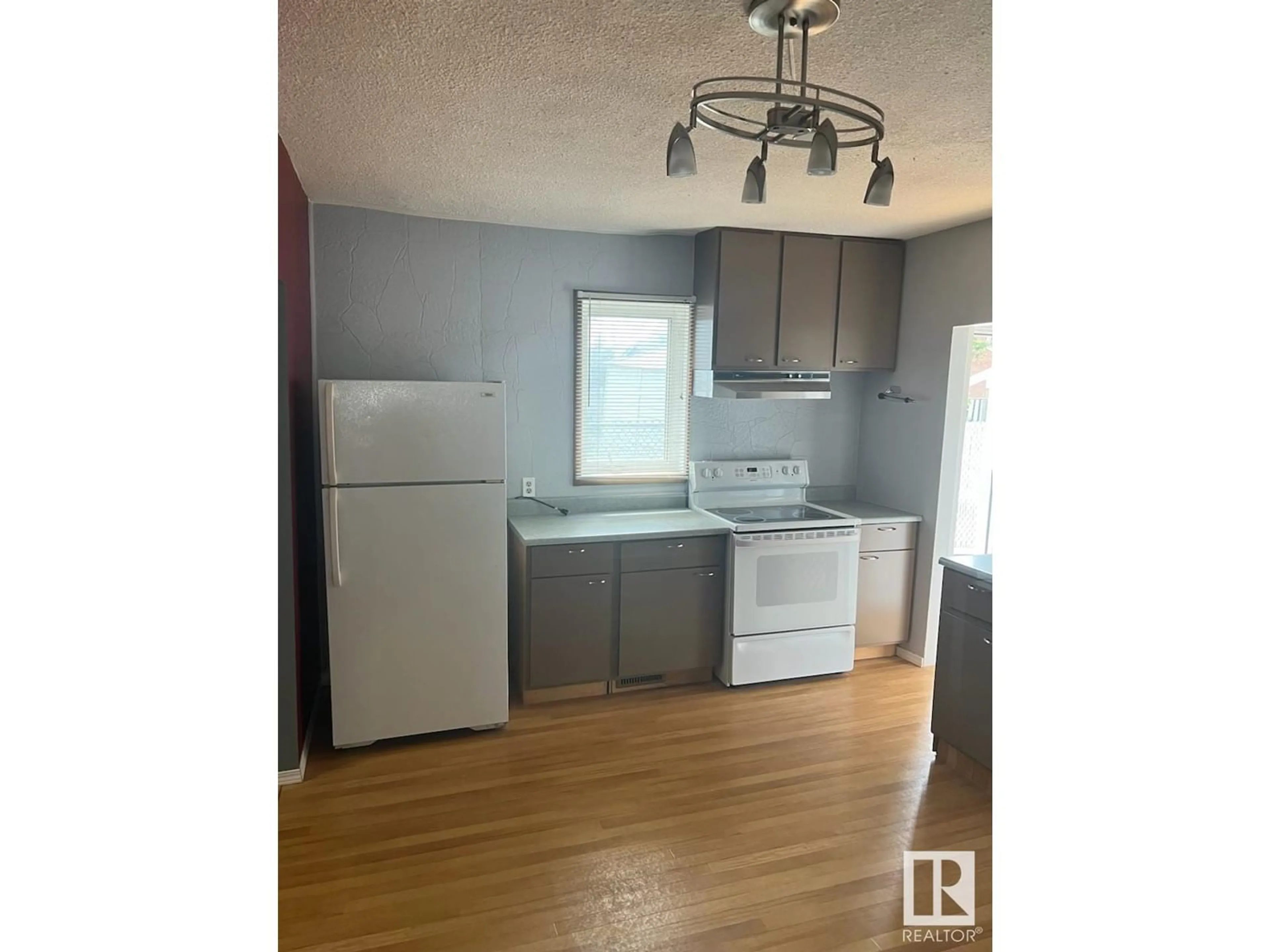 Standard kitchen, unknown floor, cottage for 11842 65 ST NW NW, Edmonton Alberta T5W4L2