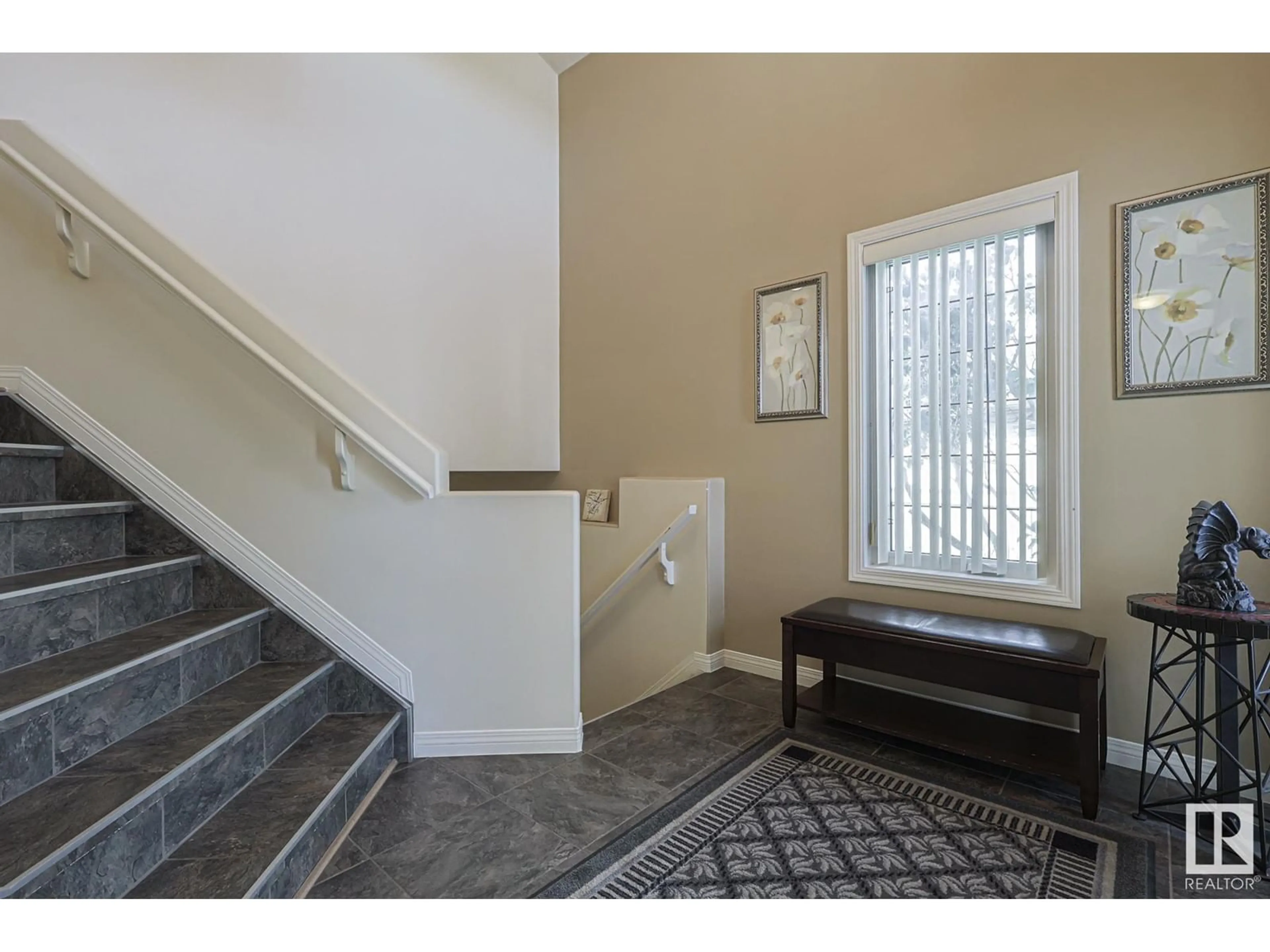 Indoor entryway for 28 WILLOWBY CL, Stony Plain Alberta T7Z2X5