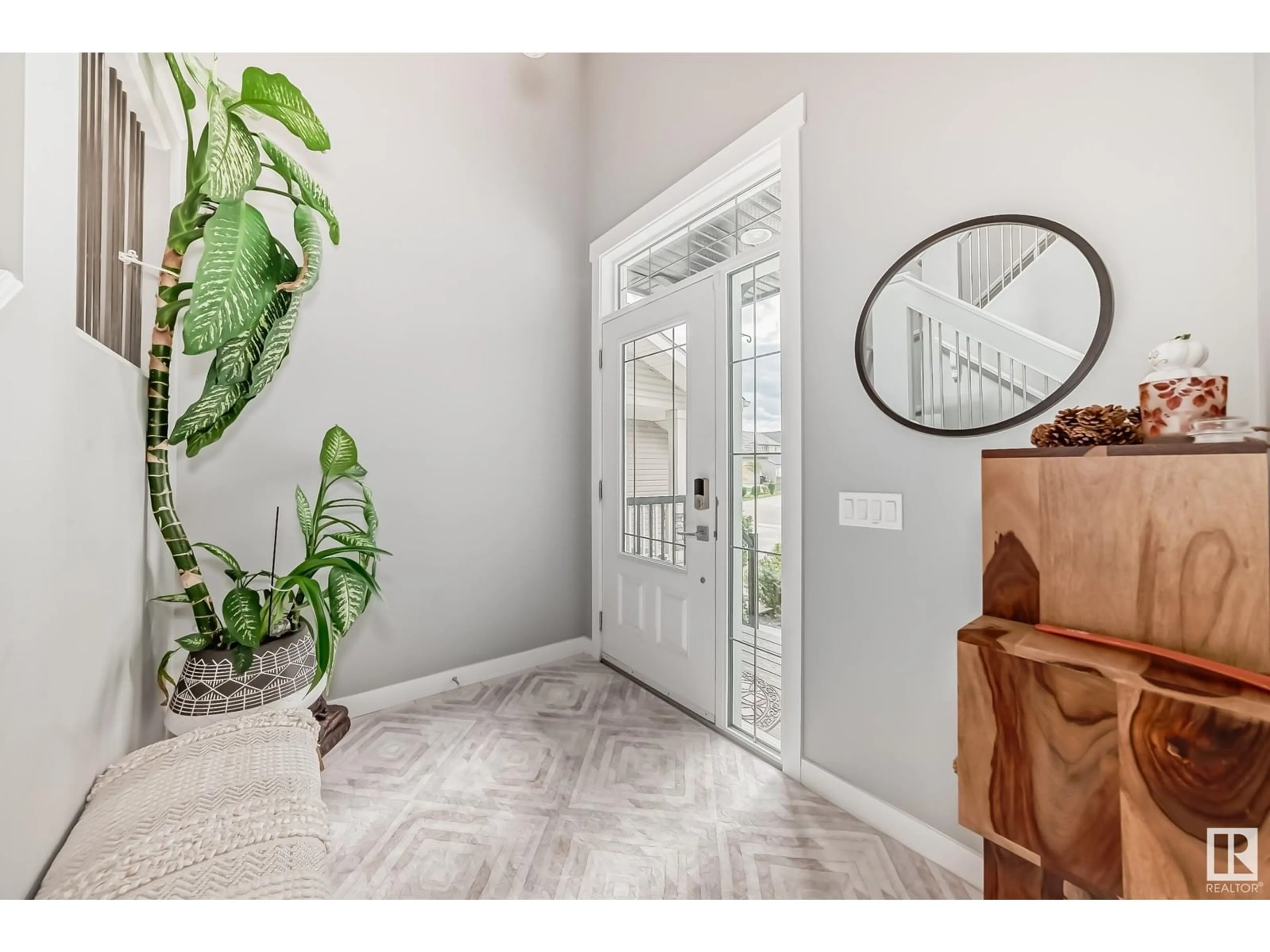 Indoor entryway, ceramic floors for 3075 CARPENTER LANDING LD SW, Edmonton Alberta T6W2Y9