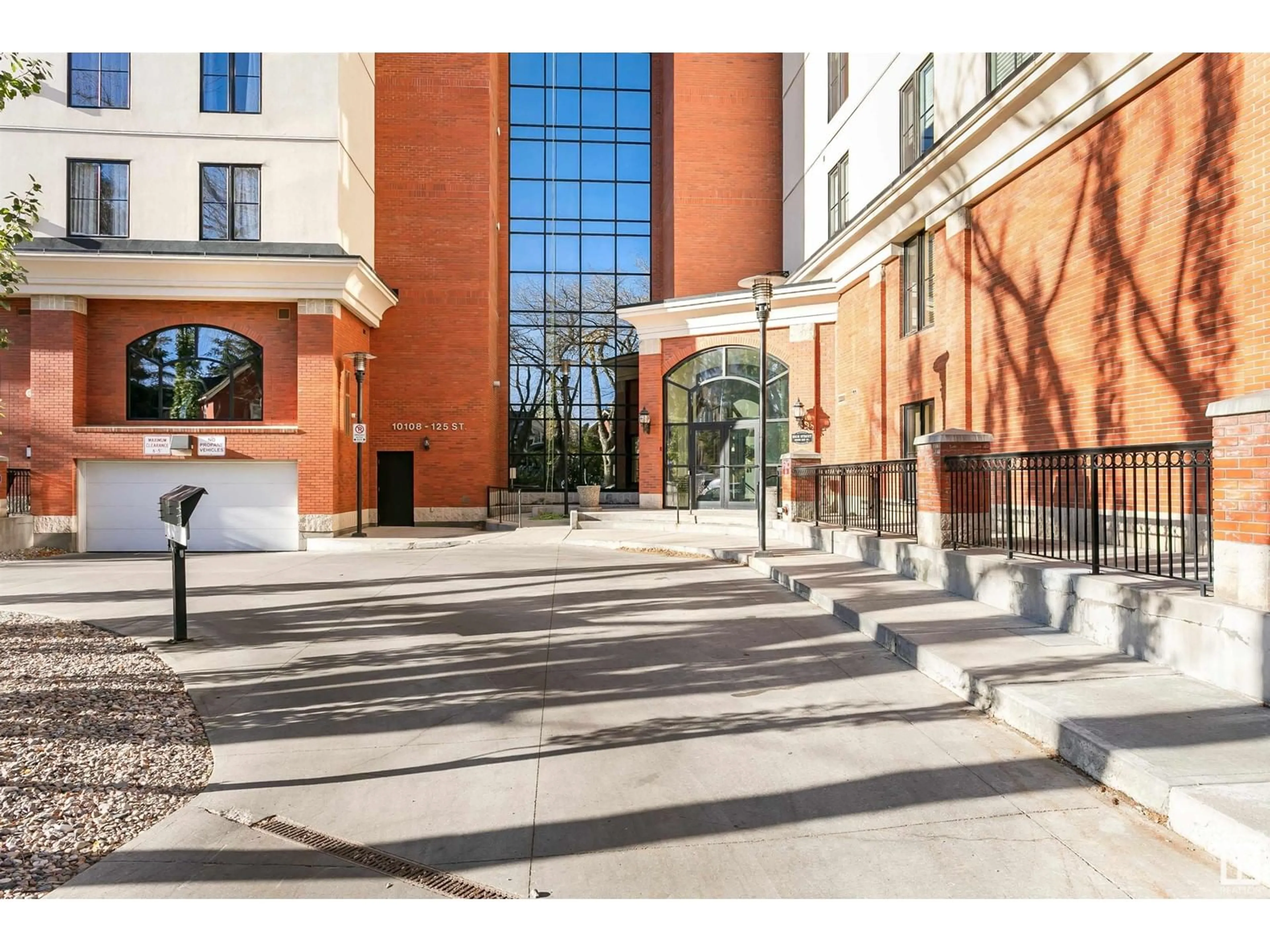 Indoor lobby, ceramic floors for #105 10108 125 ST NW, Edmonton Alberta T5N4B6