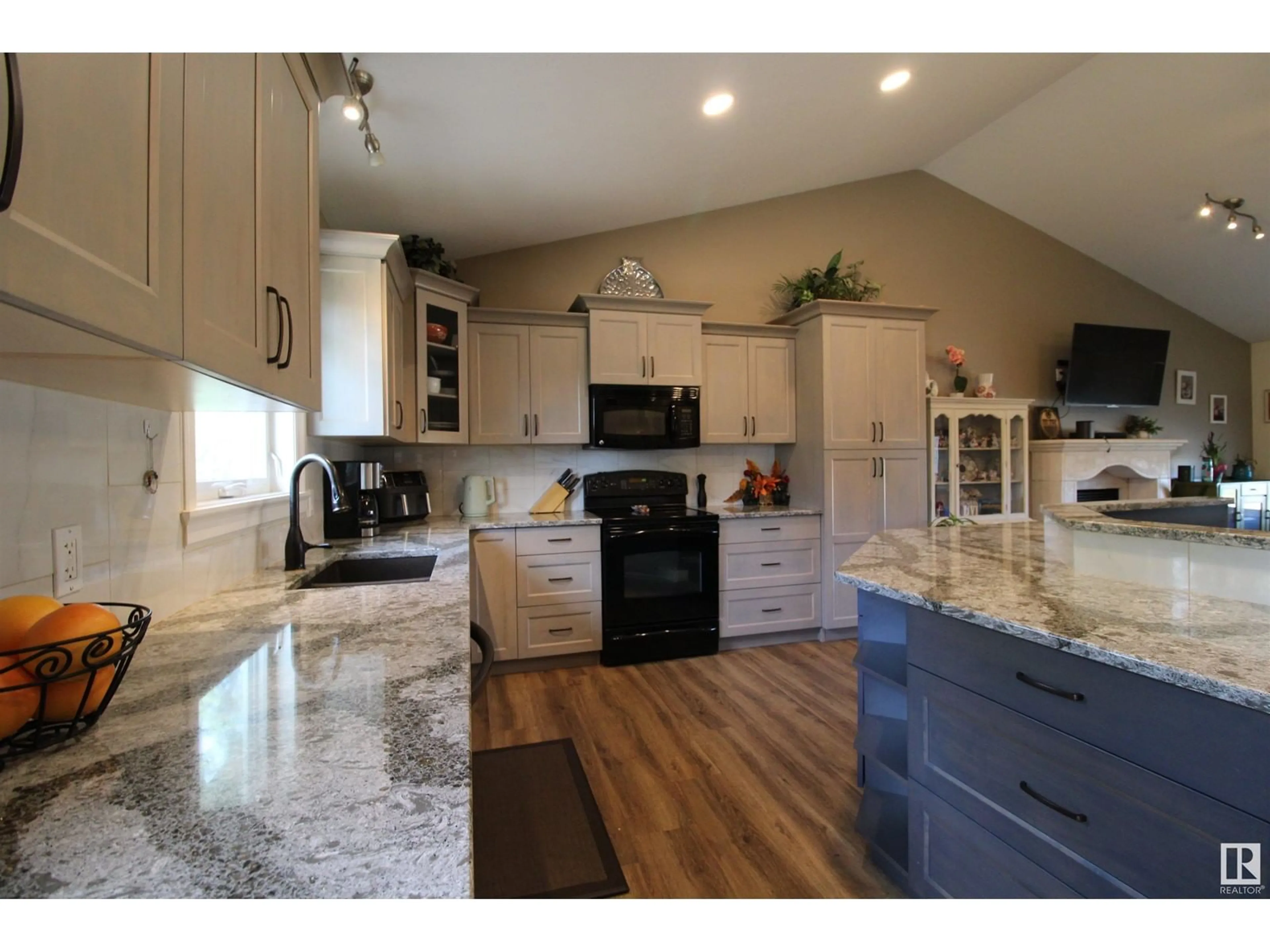 Open concept kitchen for 5311 53 ST, Two Hills Alberta T0B4K0