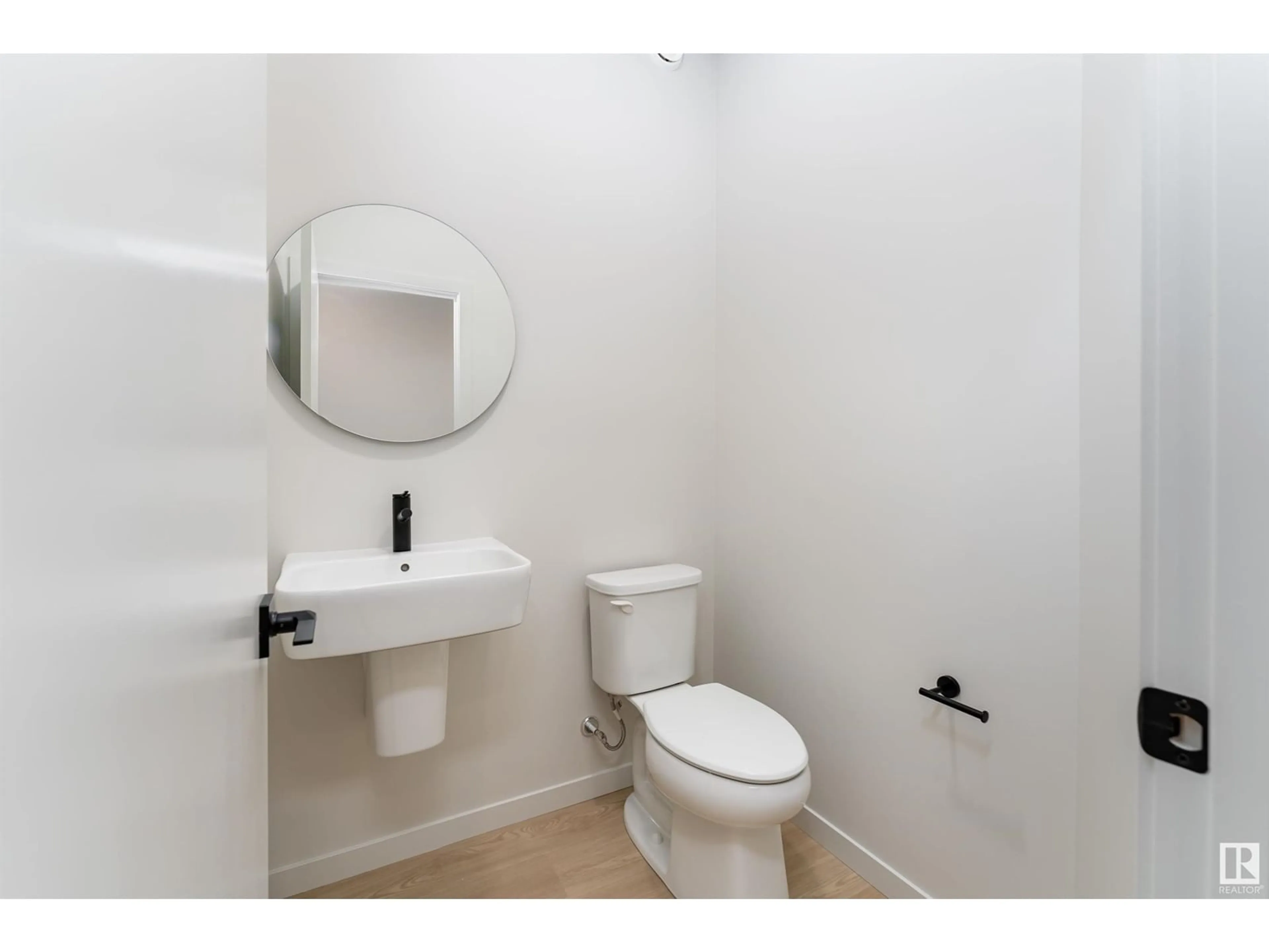 Standard bathroom, not visible floor for 424 33 ST SW, Edmonton Alberta T6X3C9