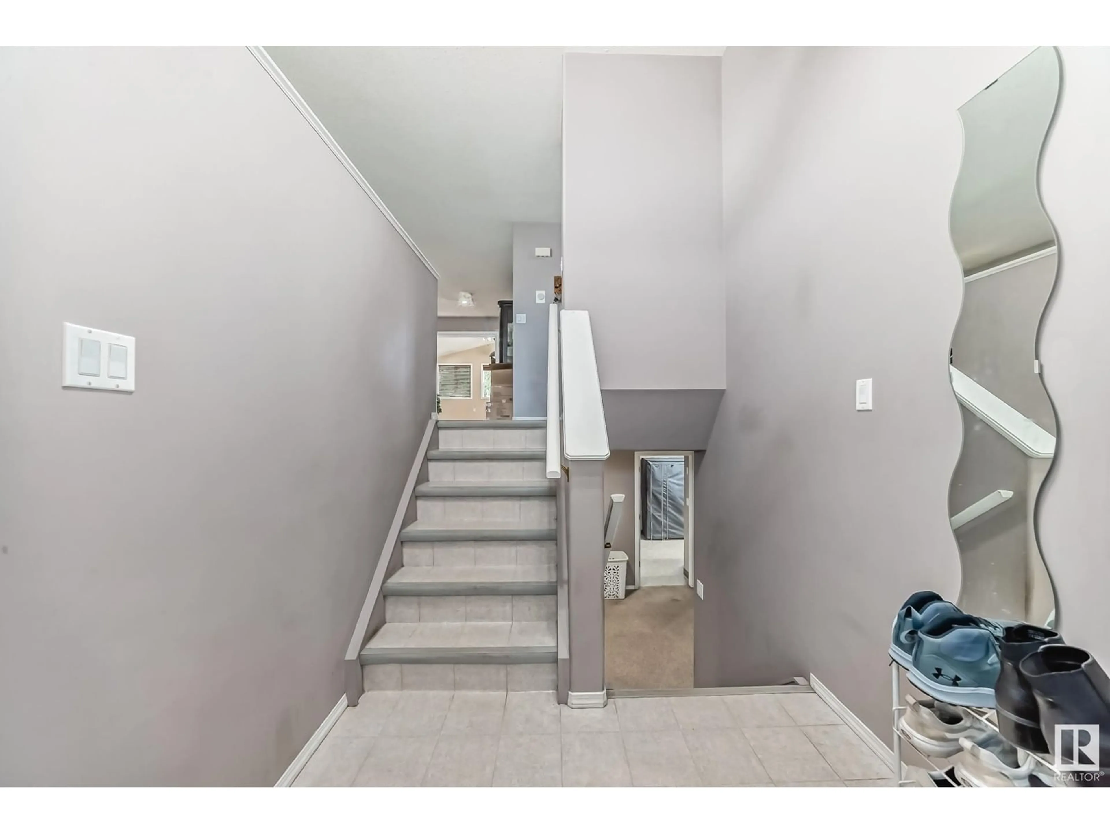 Indoor foyer, cement floor for 3743 28 ST NW, Edmonton Alberta T6T1M3