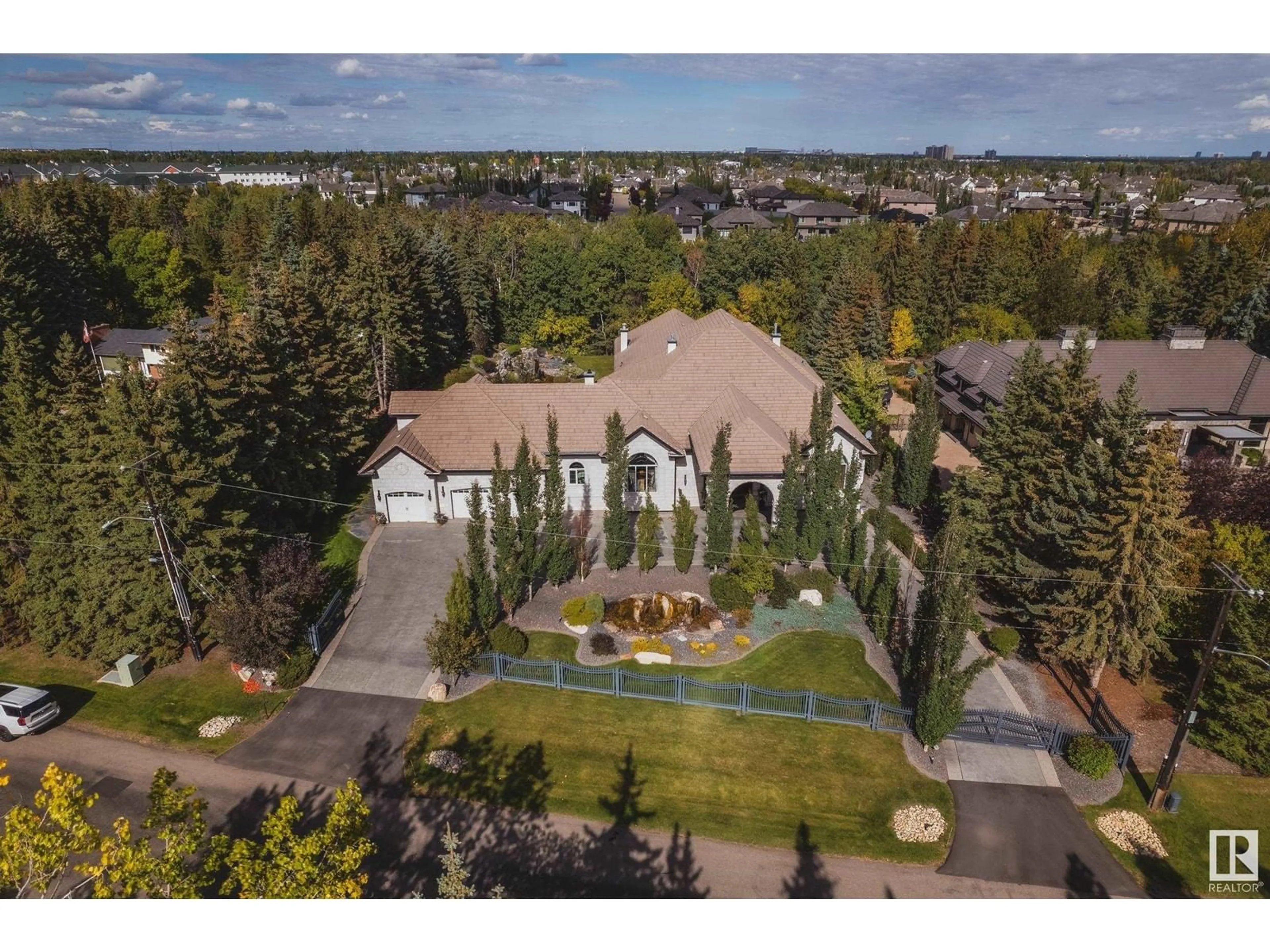 Frontside or backside of a home, the street view for 16 WEDGEWOOD CR NW, Edmonton Alberta T6M2N4