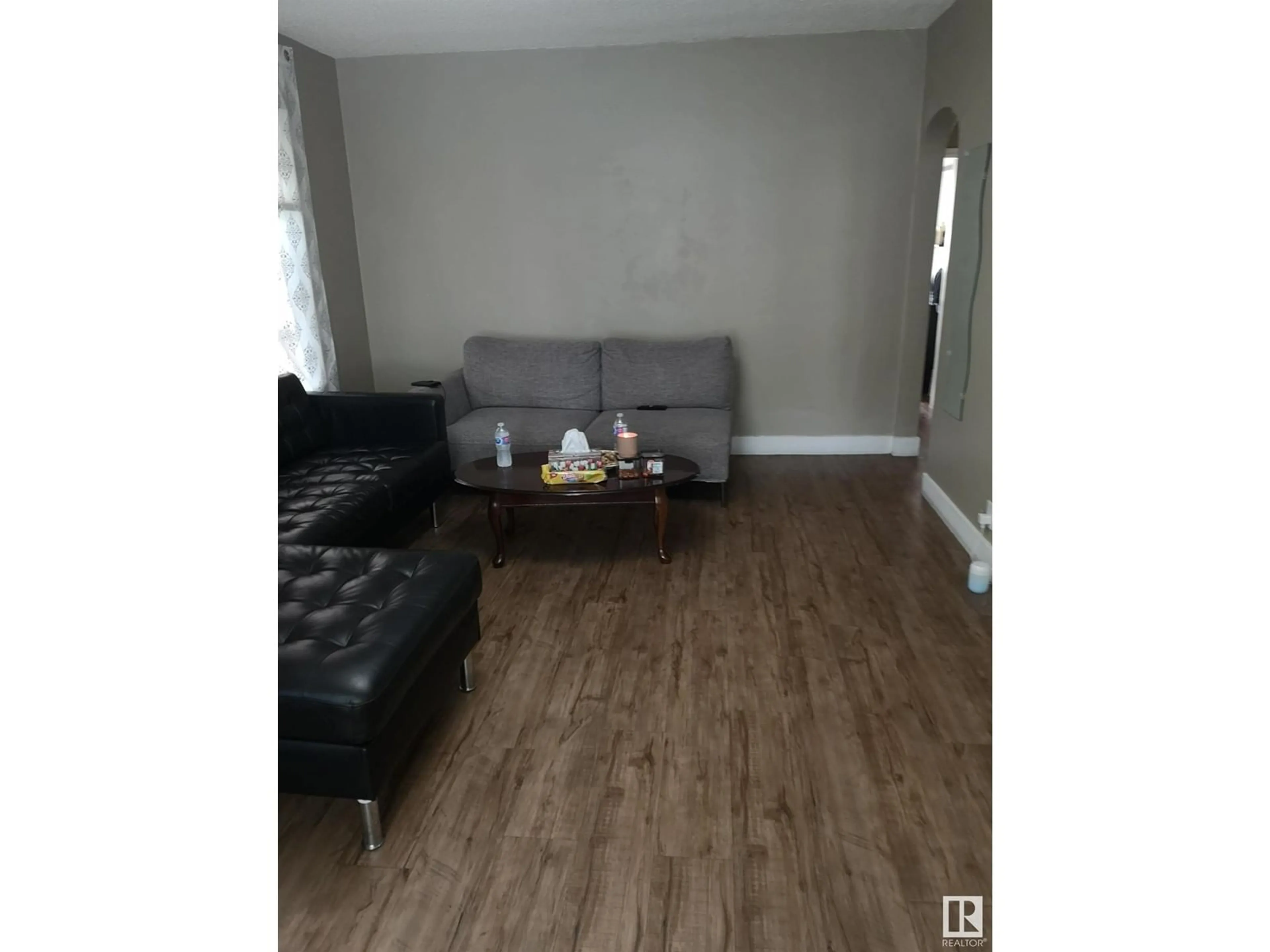 Living room for 10842 113 ST NW, Edmonton Alberta T5H3J2