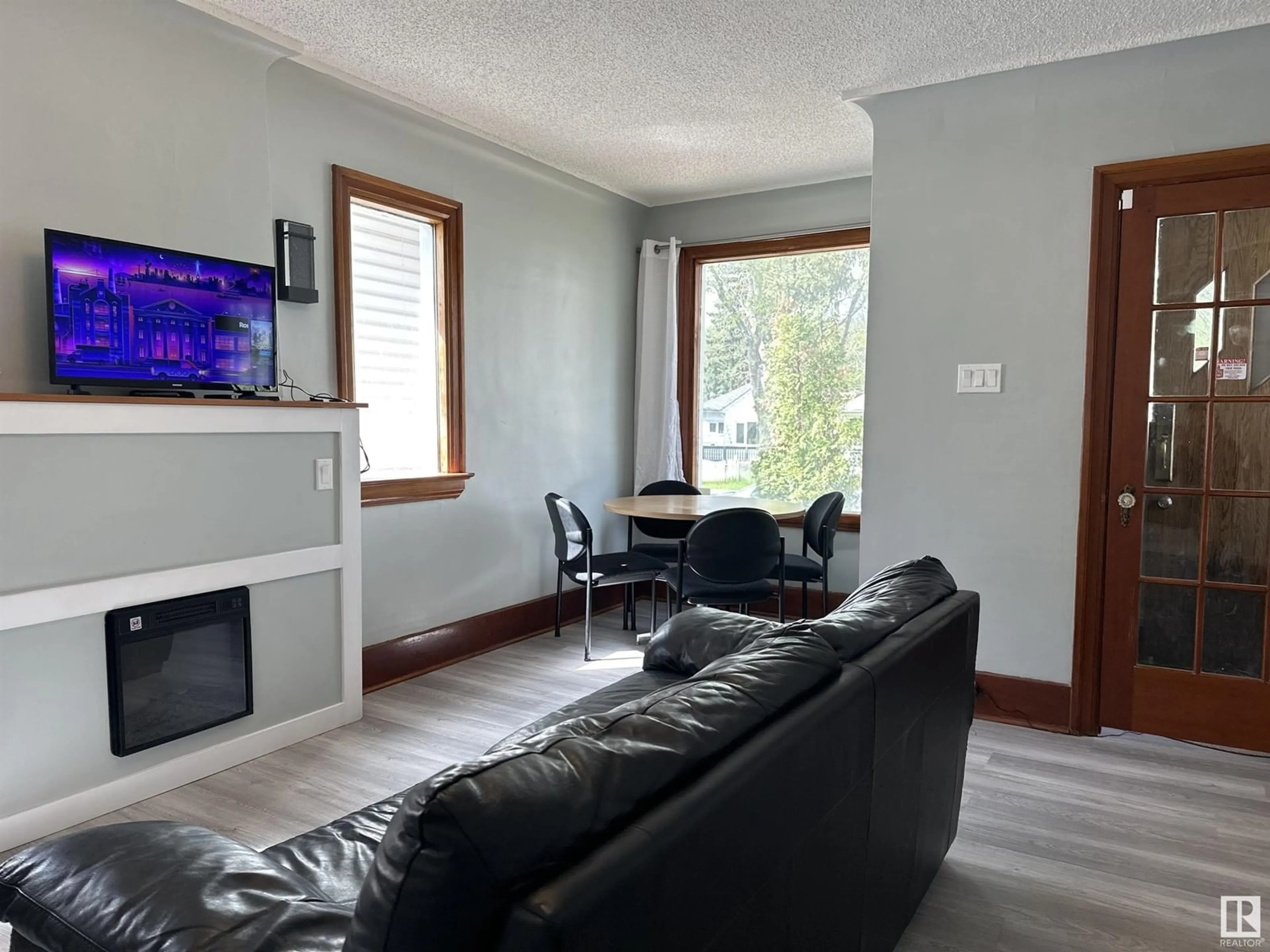 Living room, wood floors for 12063 94 ST NW, Edmonton Alberta T5G1J8