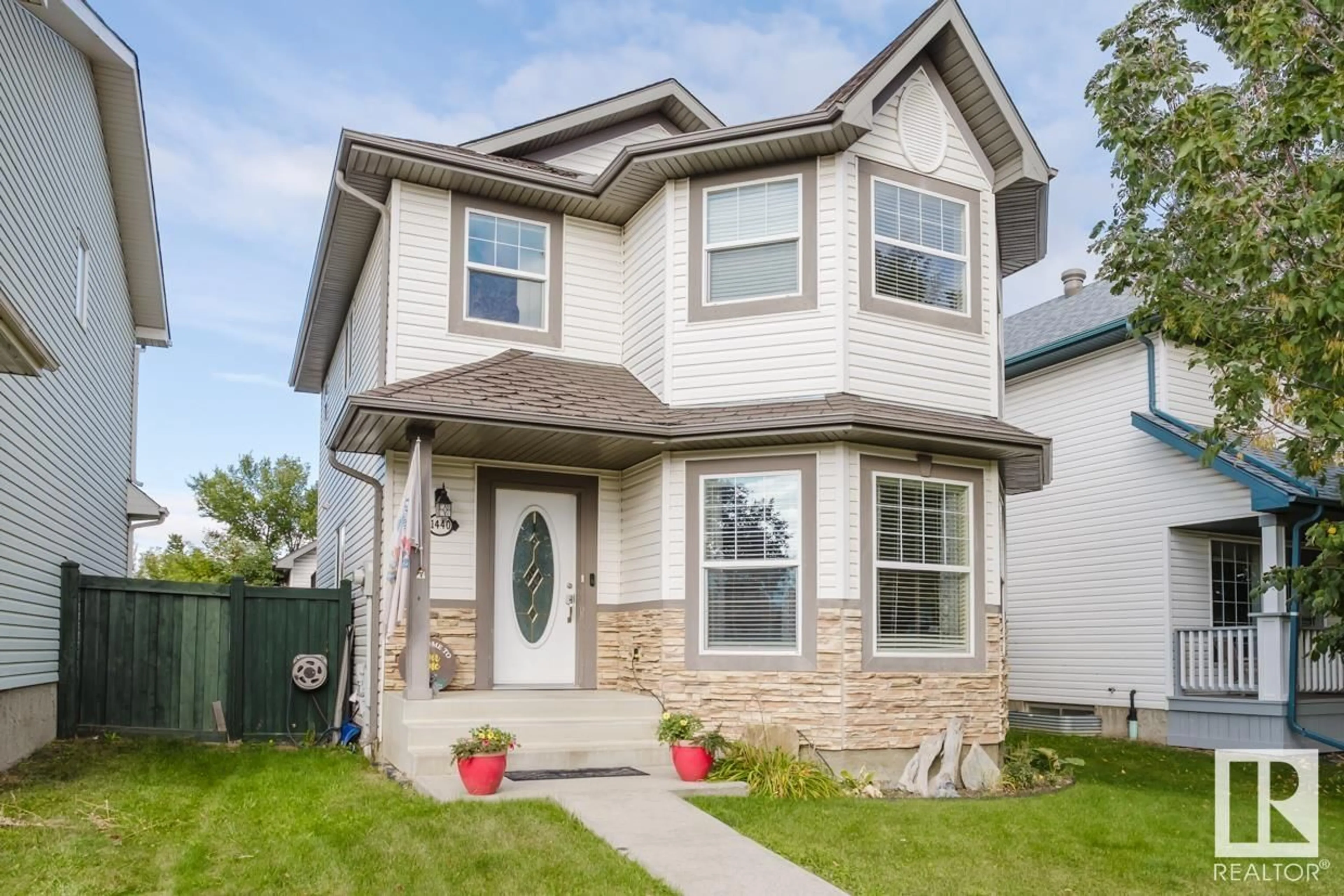 Frontside or backside of a home for 1440 GRANT WY NW, Edmonton Alberta T5T6L3