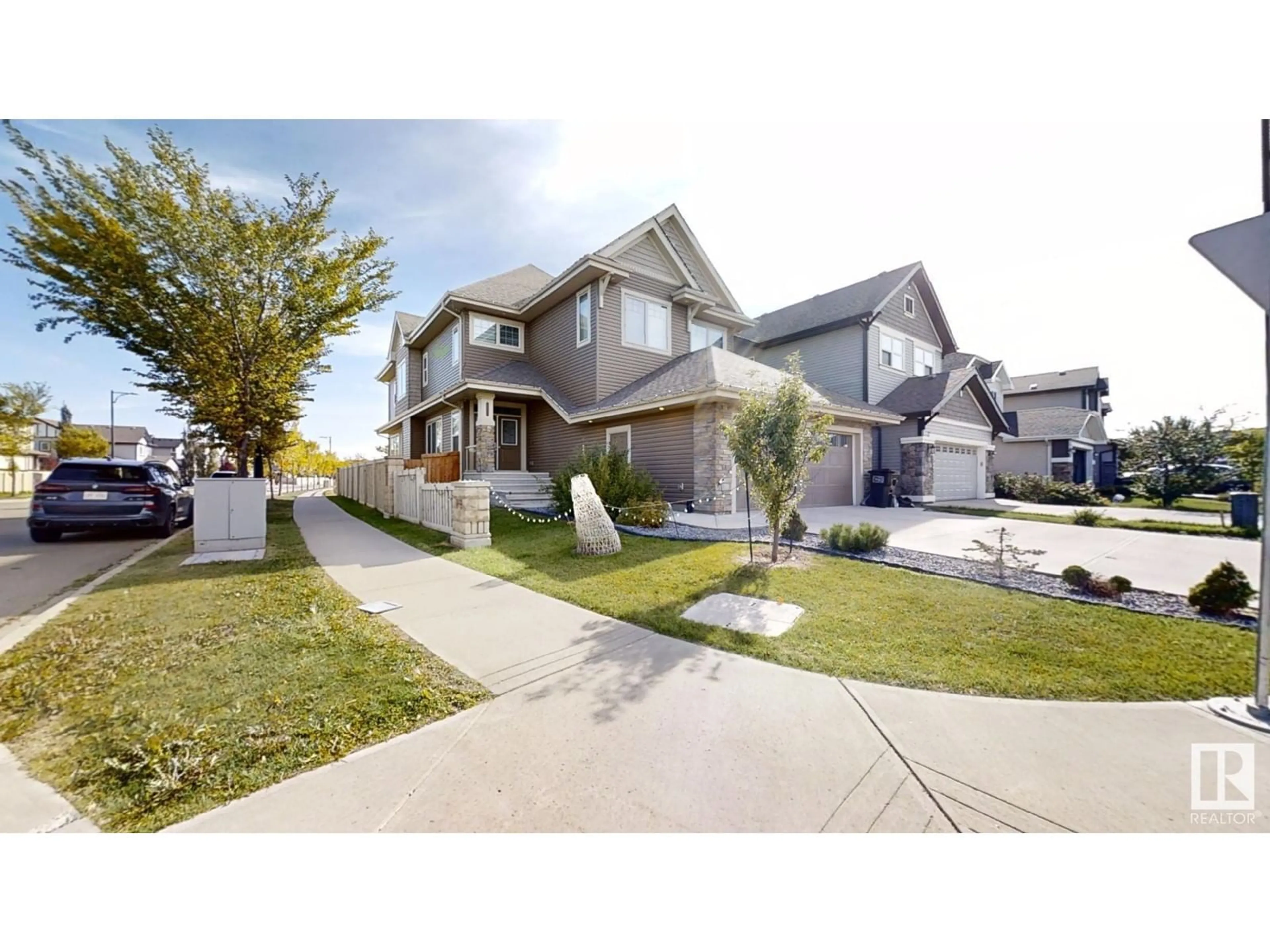 Frontside or backside of a home, the street view for 3203 ABBOTT CR SW, Edmonton Alberta T6W2V3