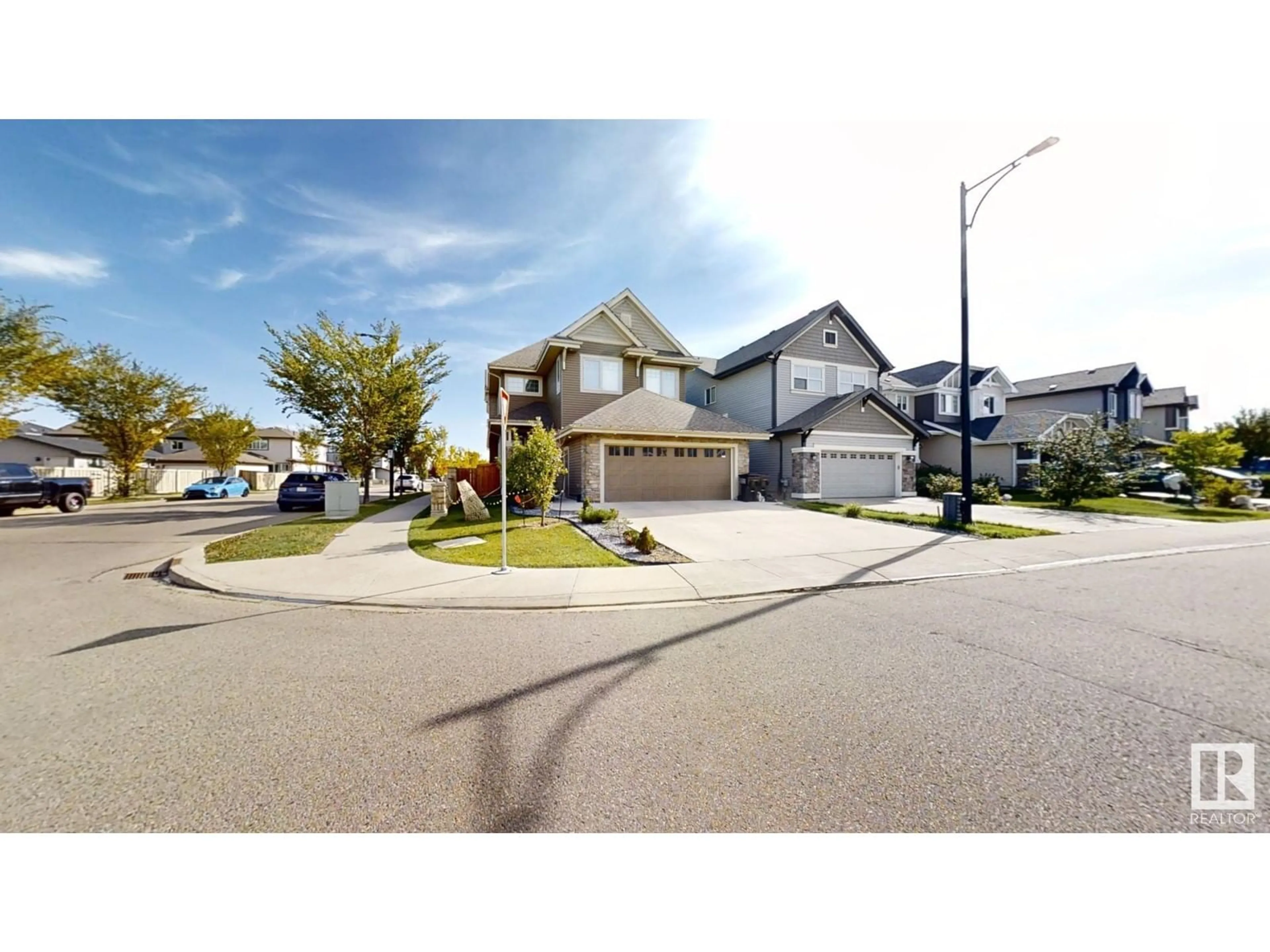 Frontside or backside of a home, the street view for 3203 ABBOTT CR SW, Edmonton Alberta T6W2V3