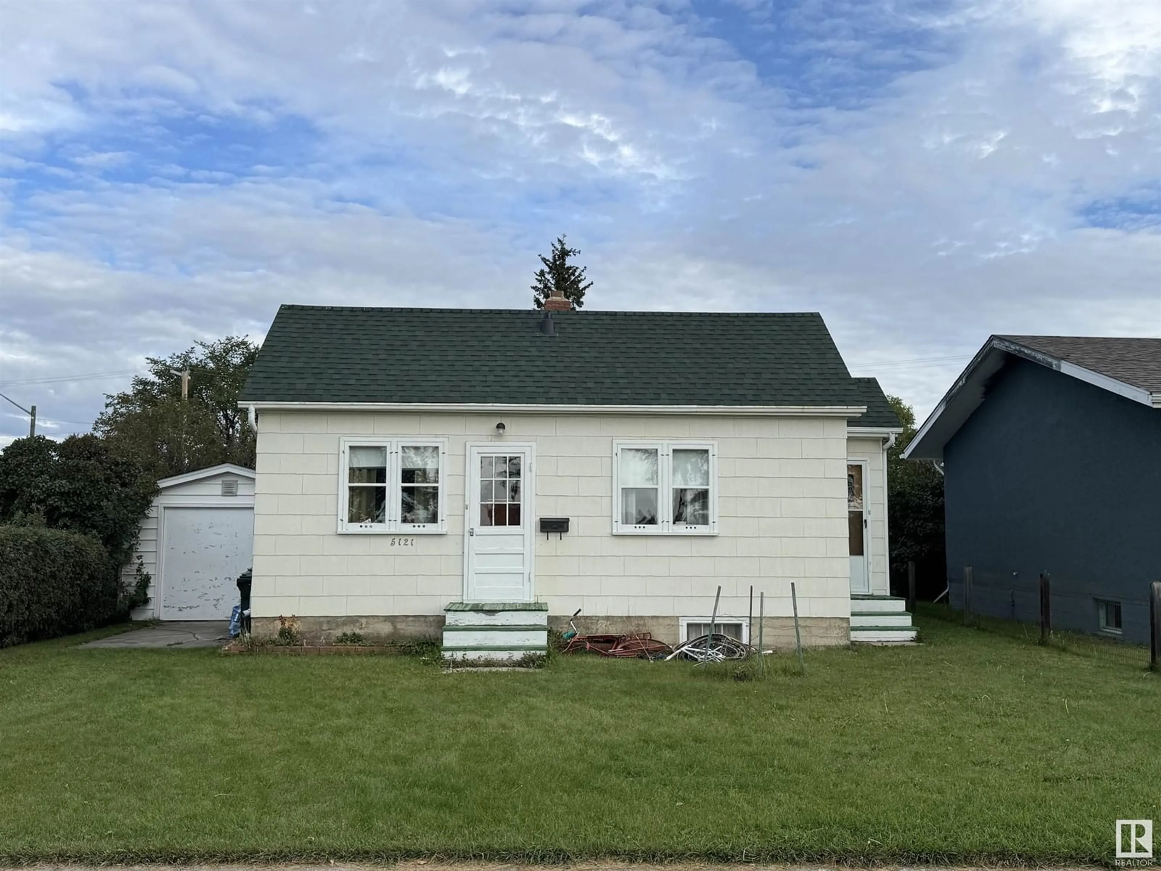 Frontside or backside of a home for 5121 55 AV, Stony Plain Alberta T7Z1B8