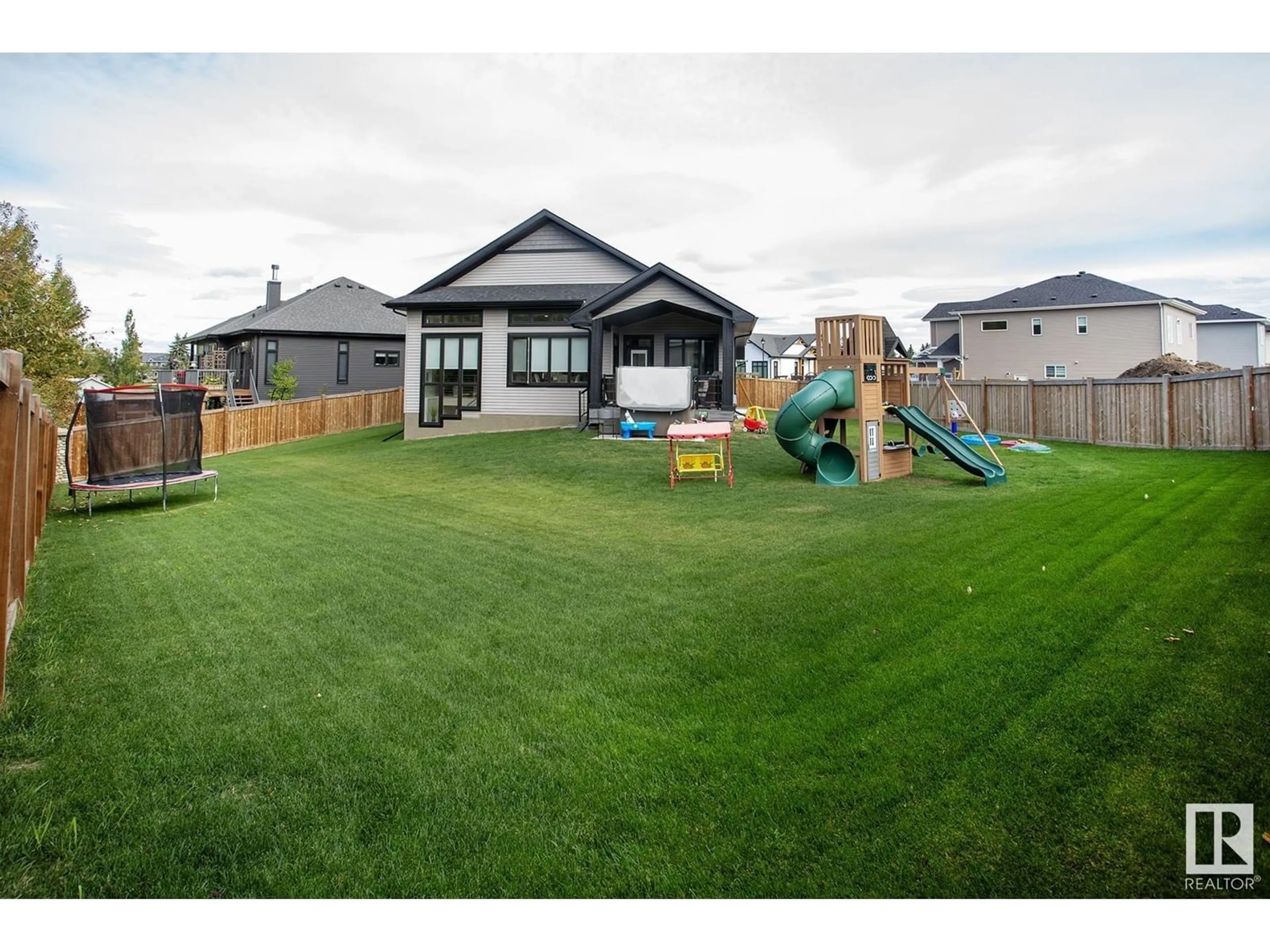 Fenced yard for 51 LILAC BA, Spruce Grove Alberta T7X2H5