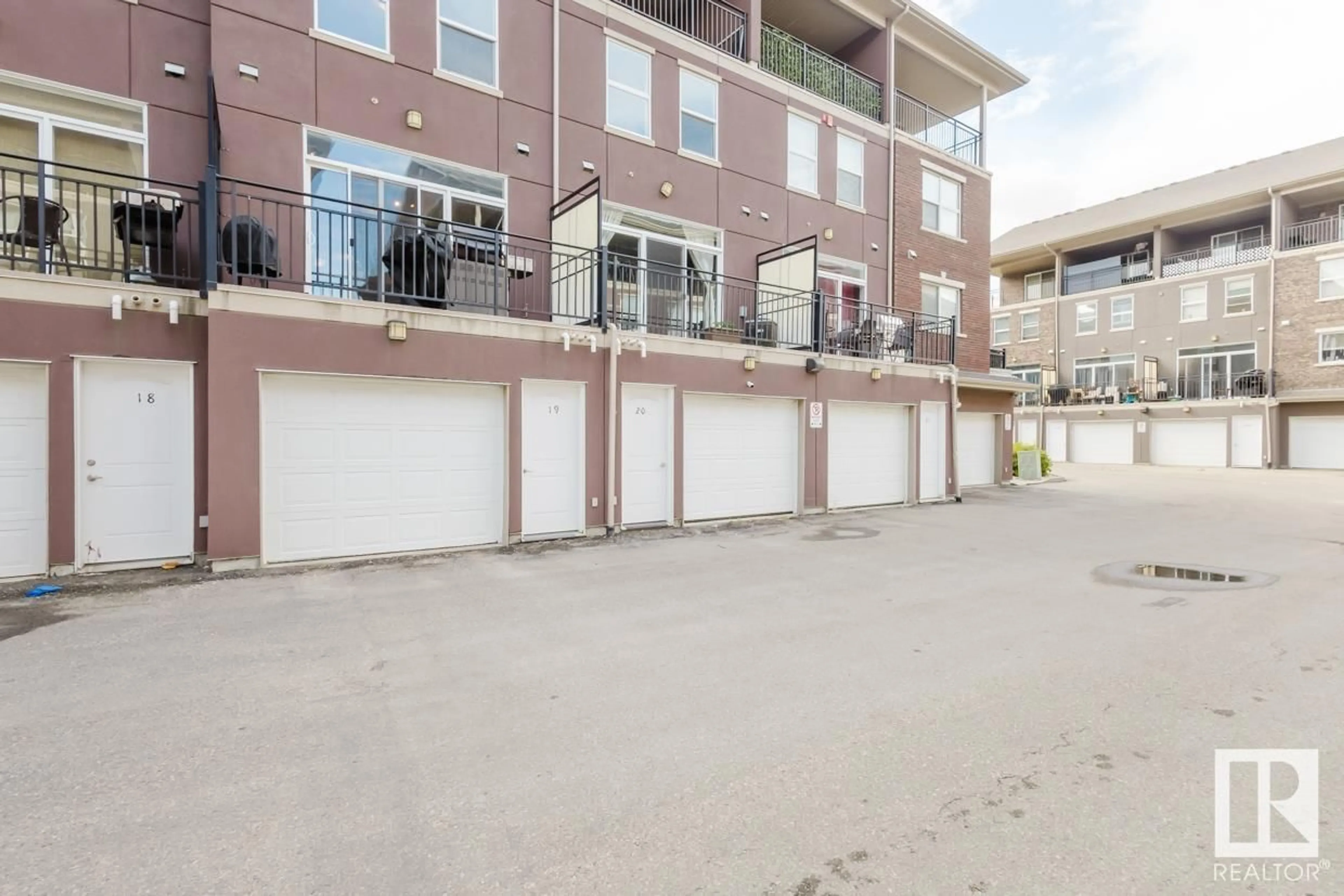 A pic from exterior of the house or condo, the front or back of building for #20 1623 CUNNINGHAM WY SW, Edmonton Alberta T6W0V8