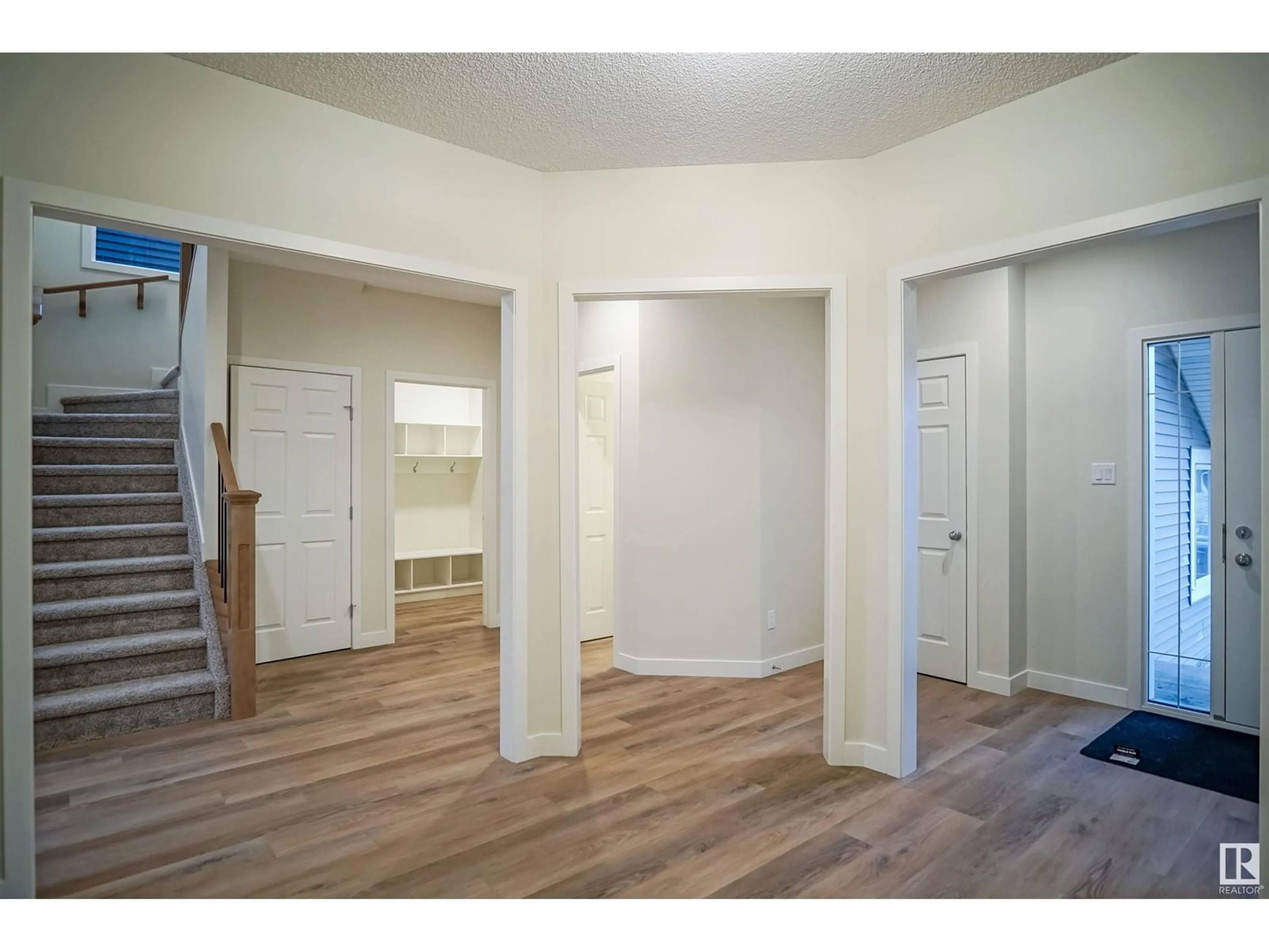 Indoor entryway, wood floors for 1233 16A AV NW, Edmonton Alberta T6T2V1