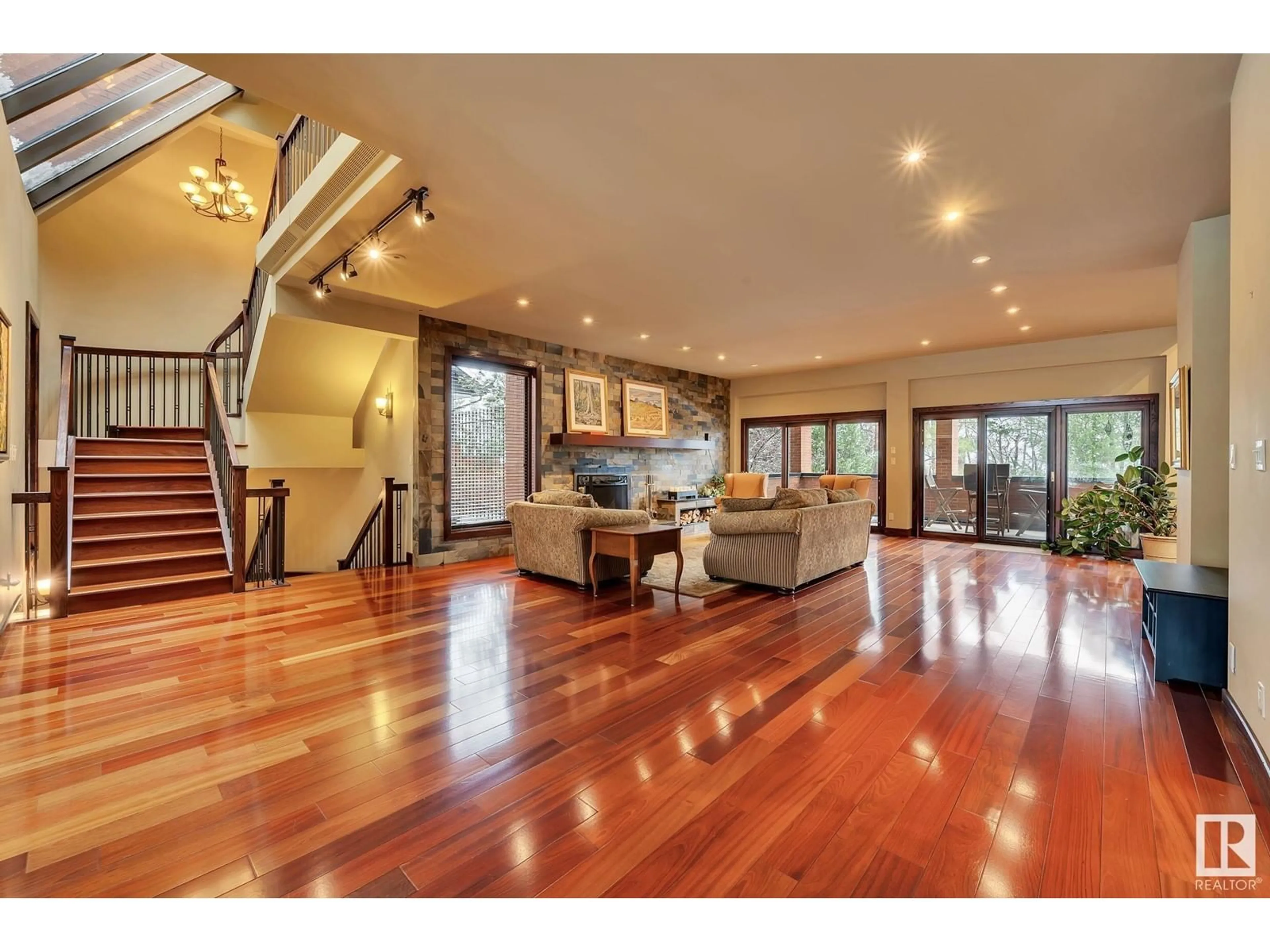 Indoor foyer, wood floors for 87 WESTBROOK DR NW, Edmonton Alberta T6J2C8