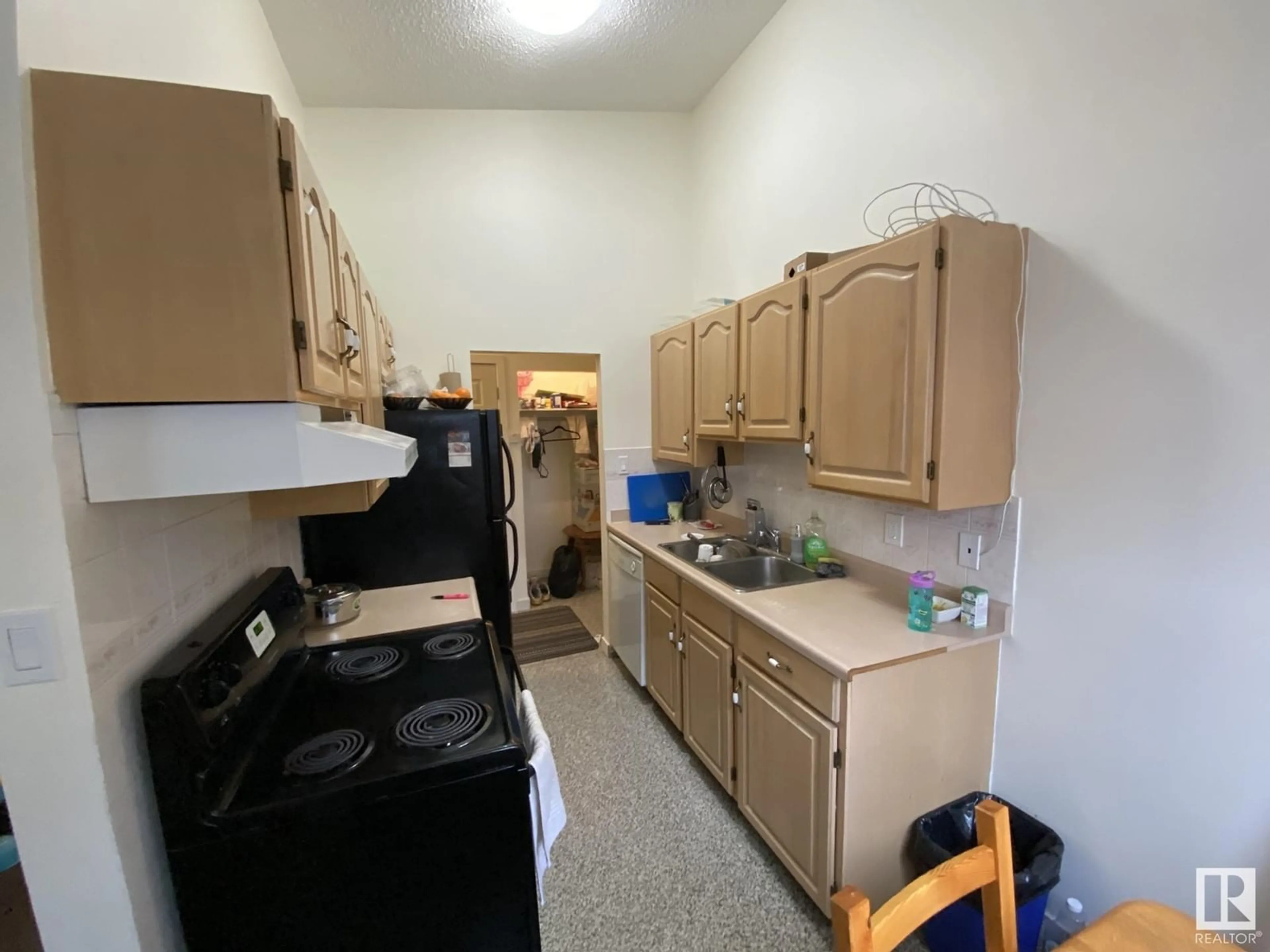 Standard kitchen, unknown floor for 11839 45 ST NW, Edmonton Alberta T5W2T3