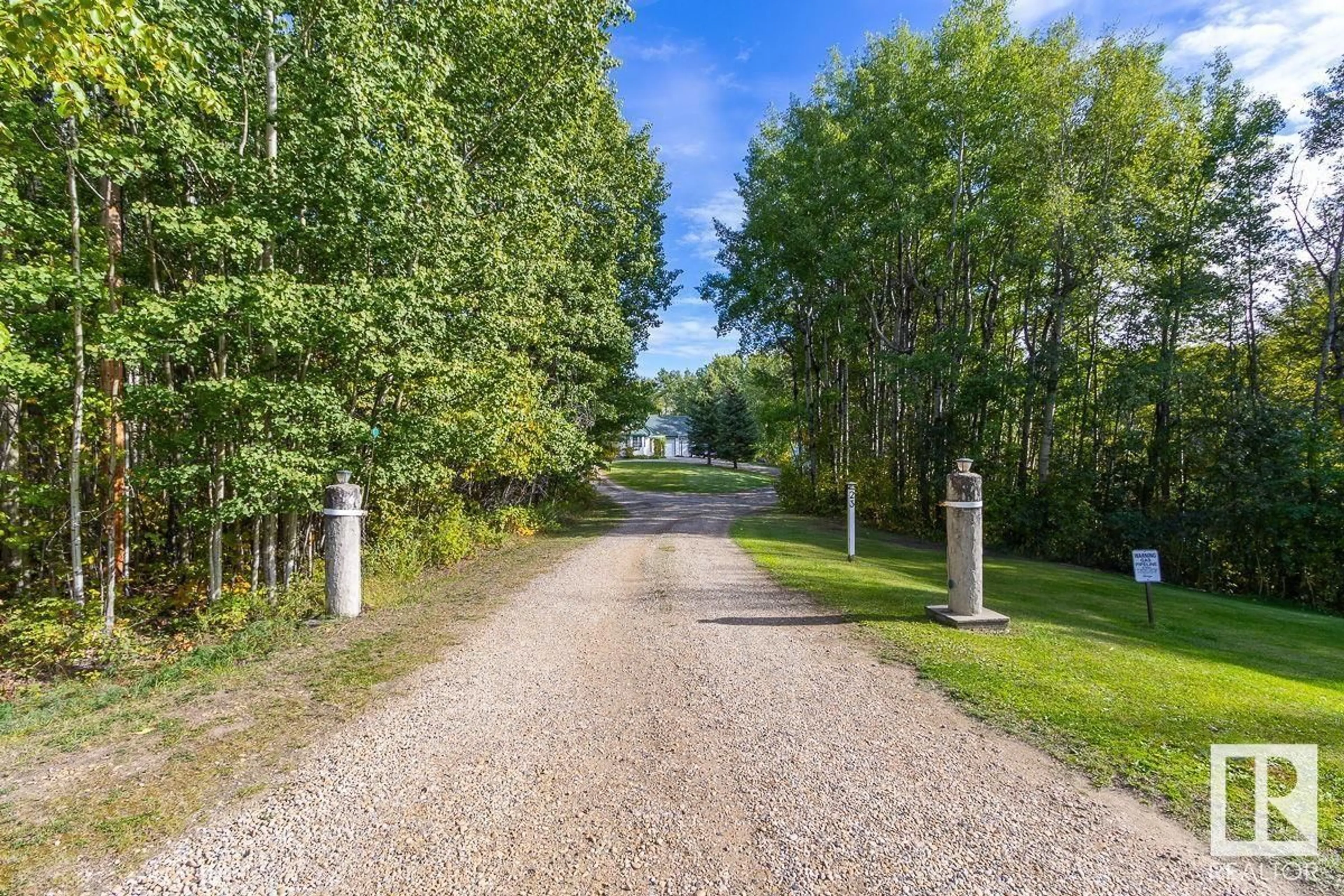 Patio, the street view for #23 54129 RGE ROAD 275, Rural Parkland County Alberta T7X3S4