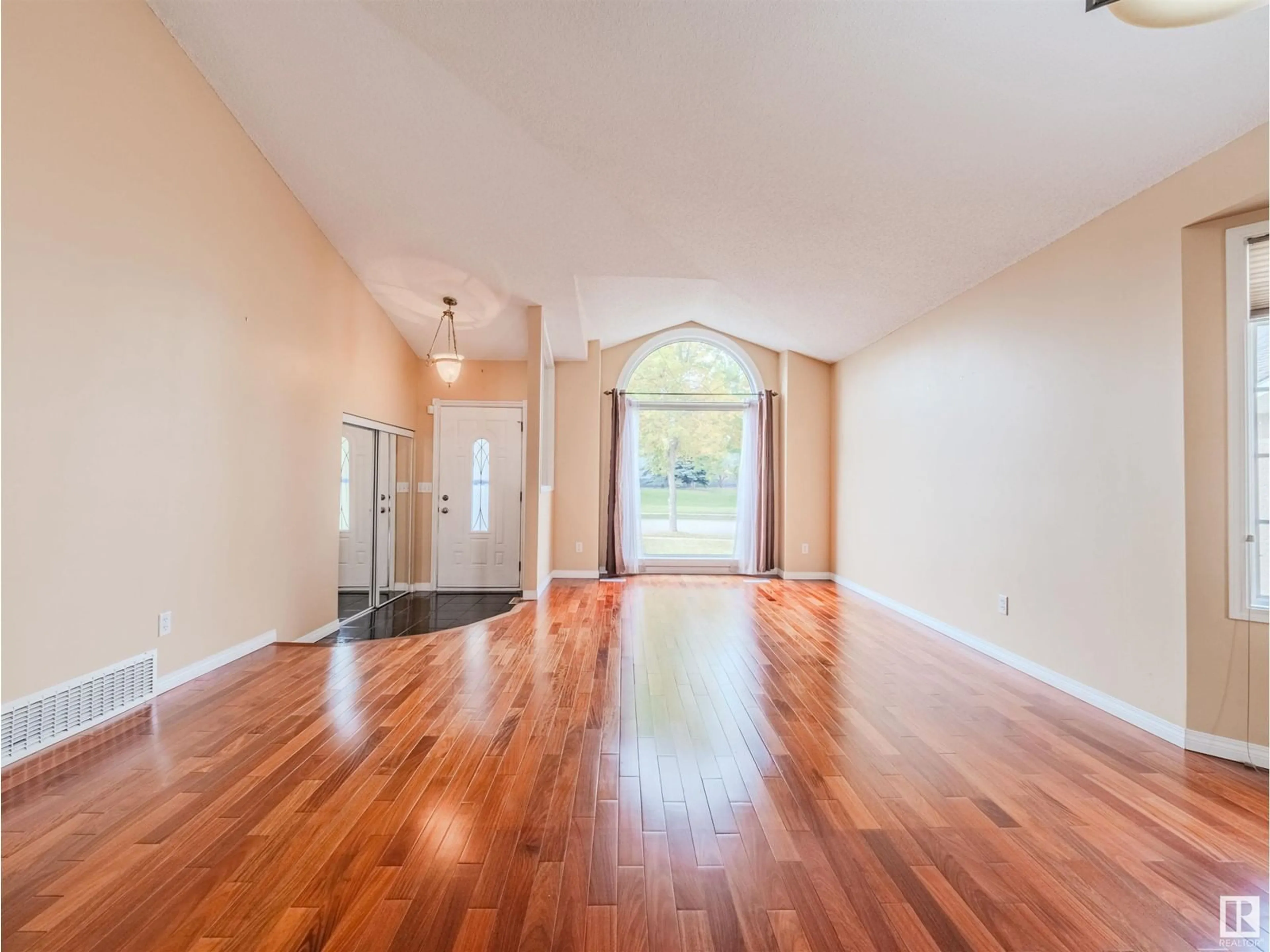 Indoor entryway, wood floors for 34 ARCAND DR, St. Albert Alberta T8N1V5