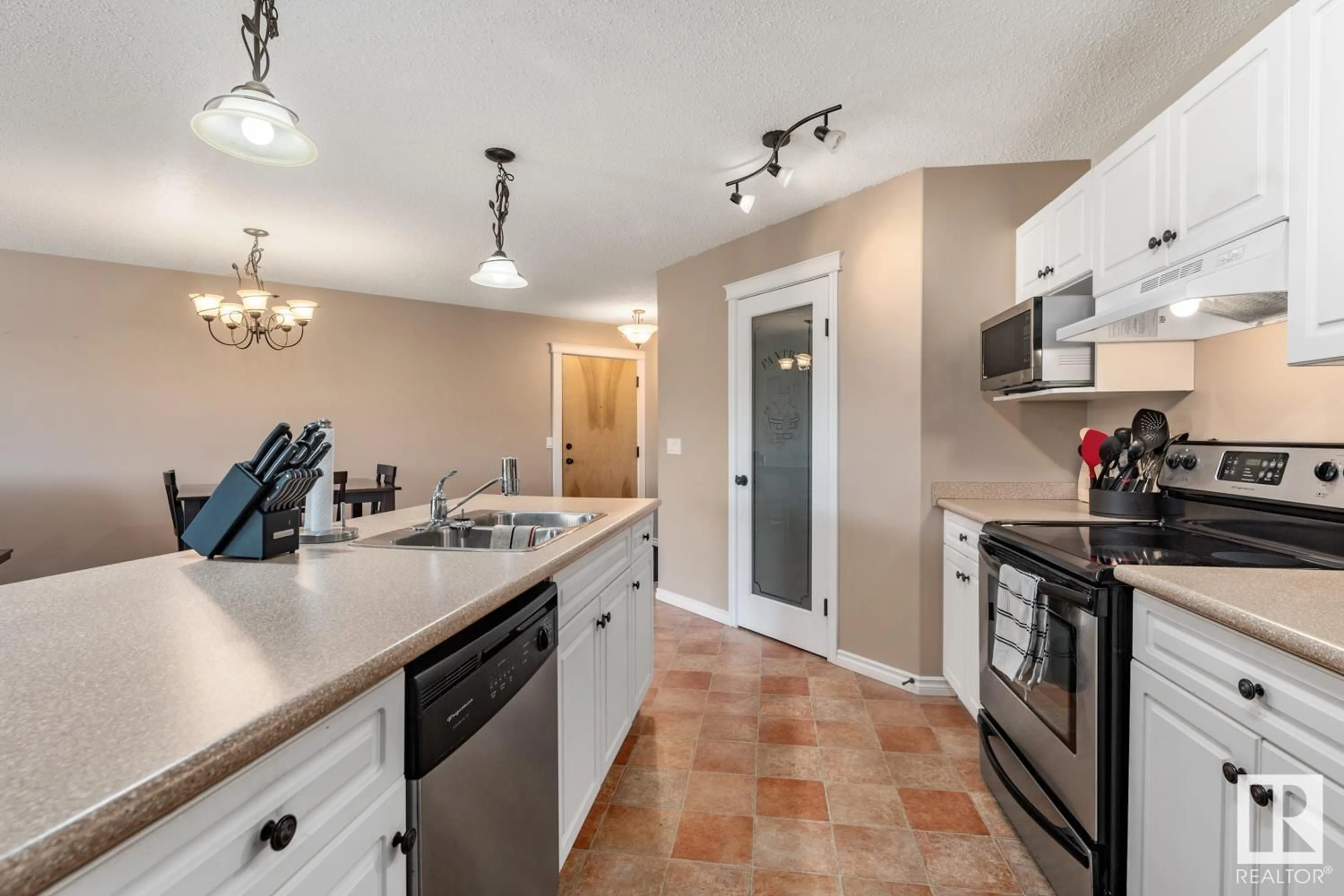 Kitchen for #1302 901 16 ST, Cold Lake Alberta T9M0C3