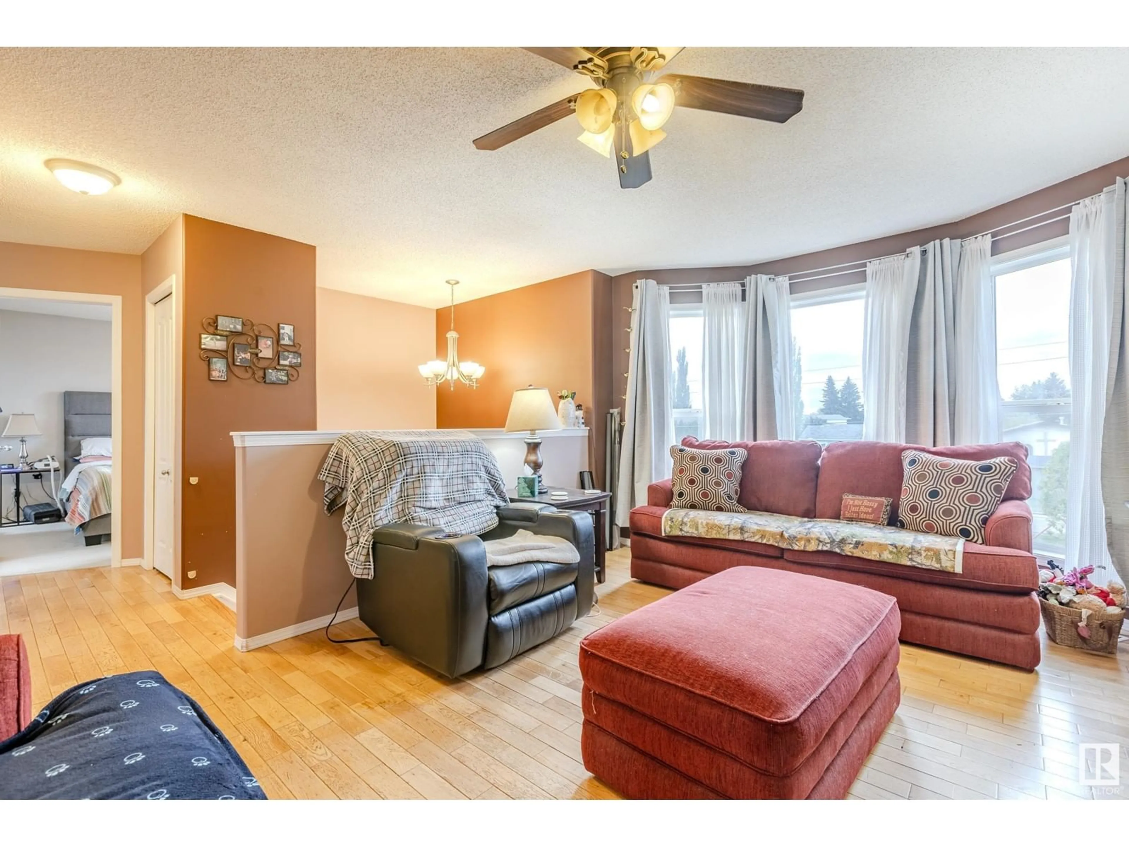 Living room, wood floors for 33 Spruce Meadow LN, Bon Accord Alberta T0A0K0