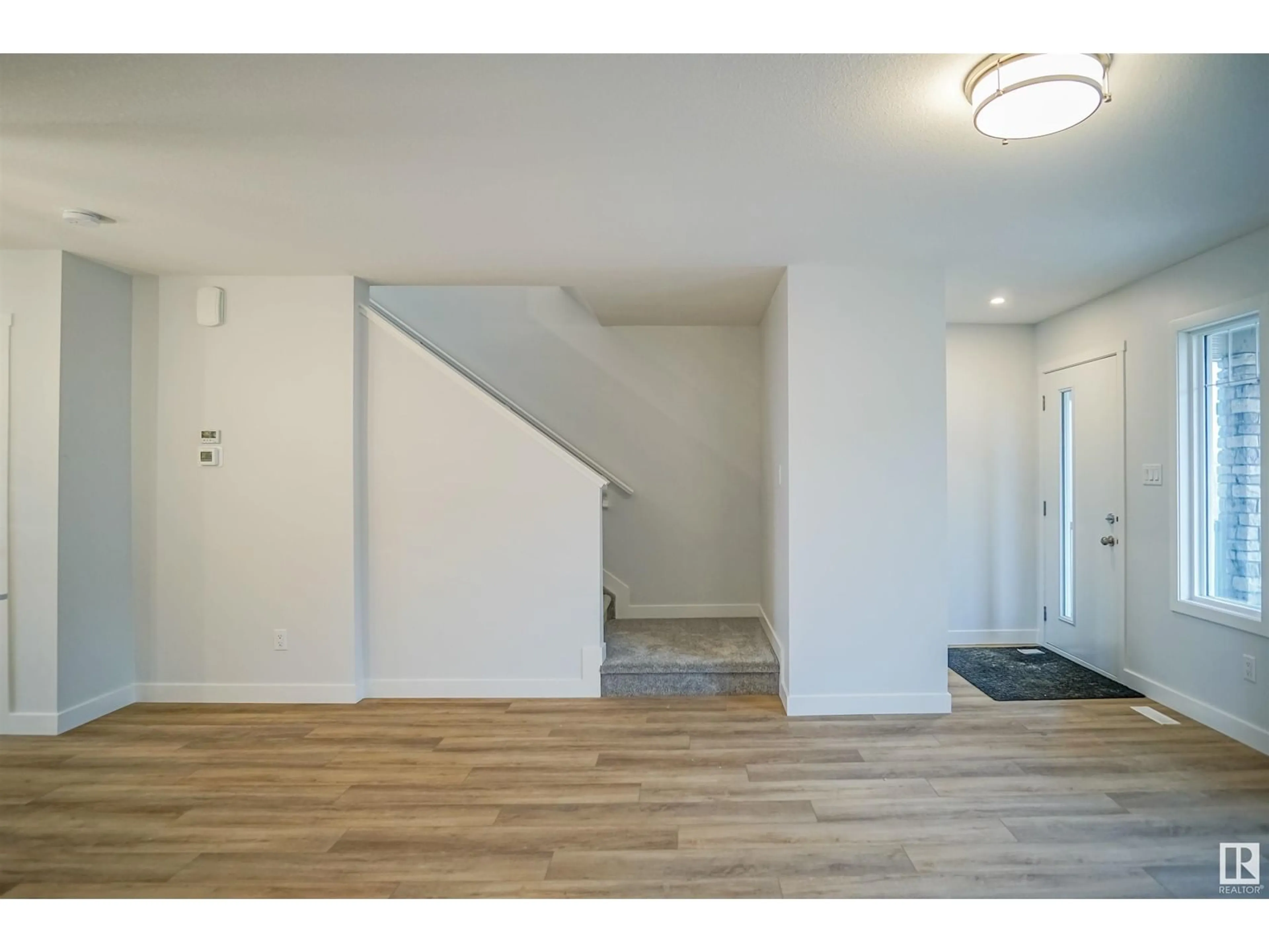 Indoor entryway for 1236 MCLEOD AV, Spruce Grove Alberta T7X2Z7