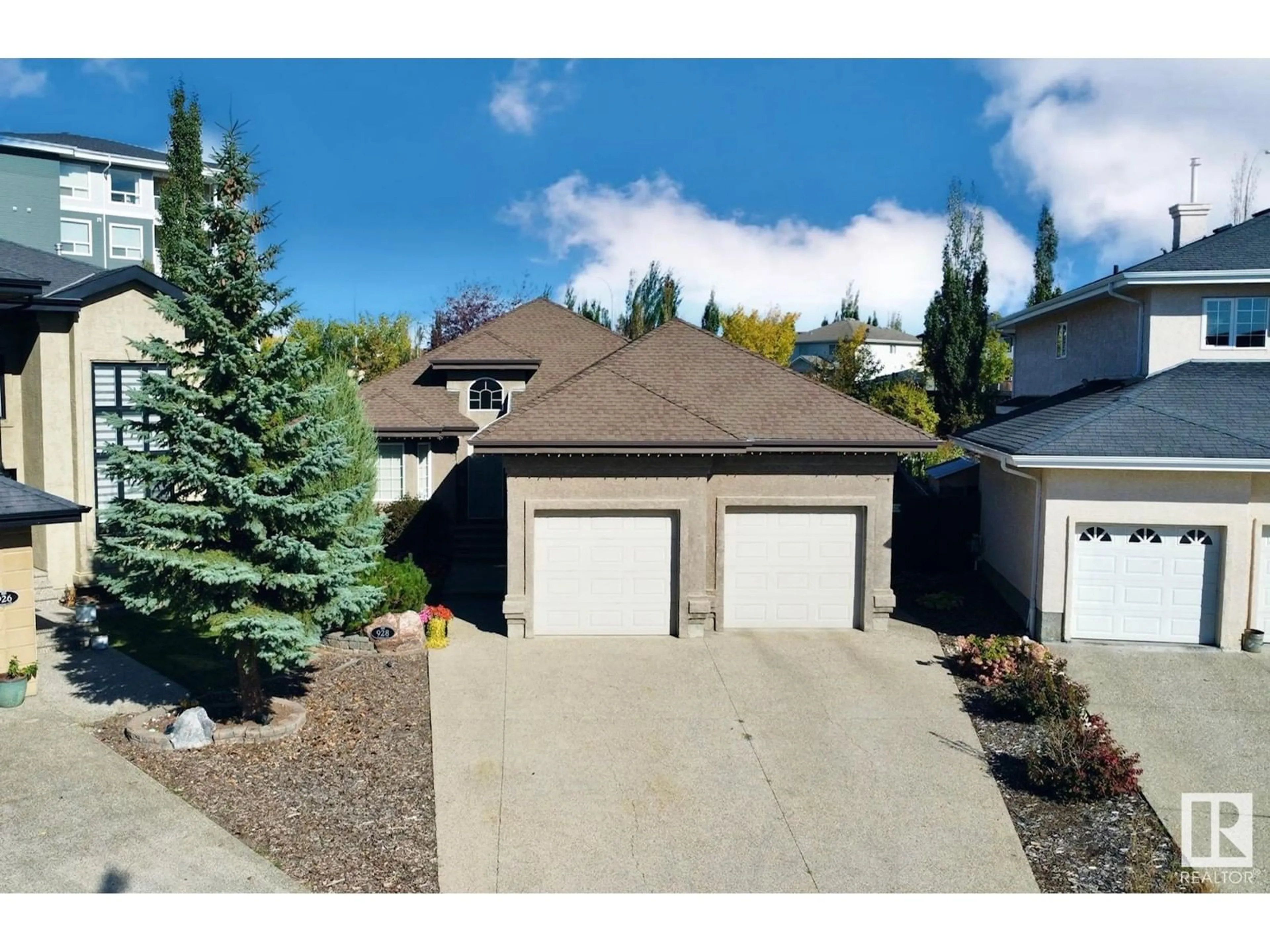 Frontside or backside of a home for 928 THOMPSON PL NW, Edmonton Alberta T6R3K4