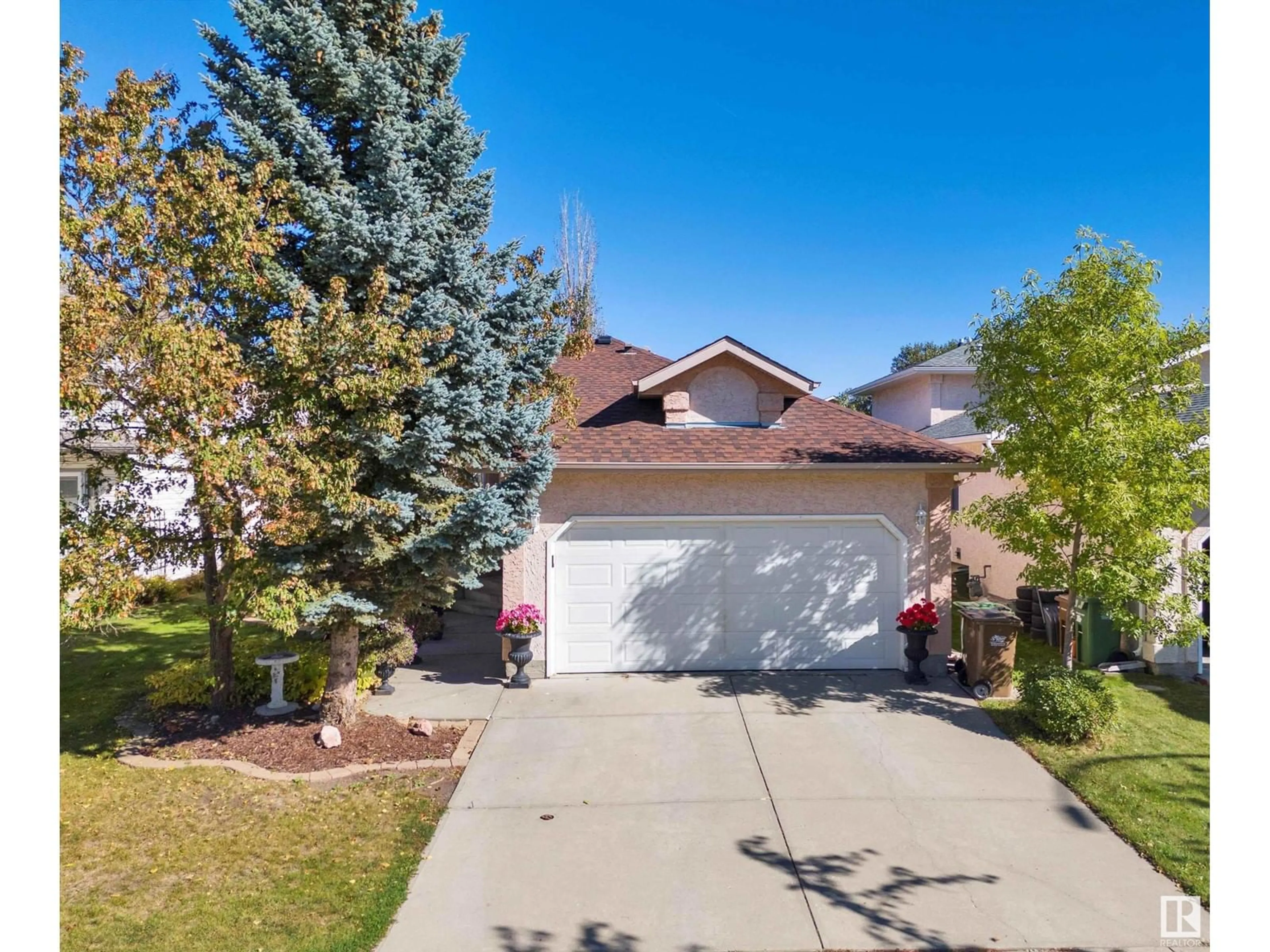 Frontside or backside of a home, the street view for 5 OAKVIEW CR, St. Albert Alberta T8N6H8