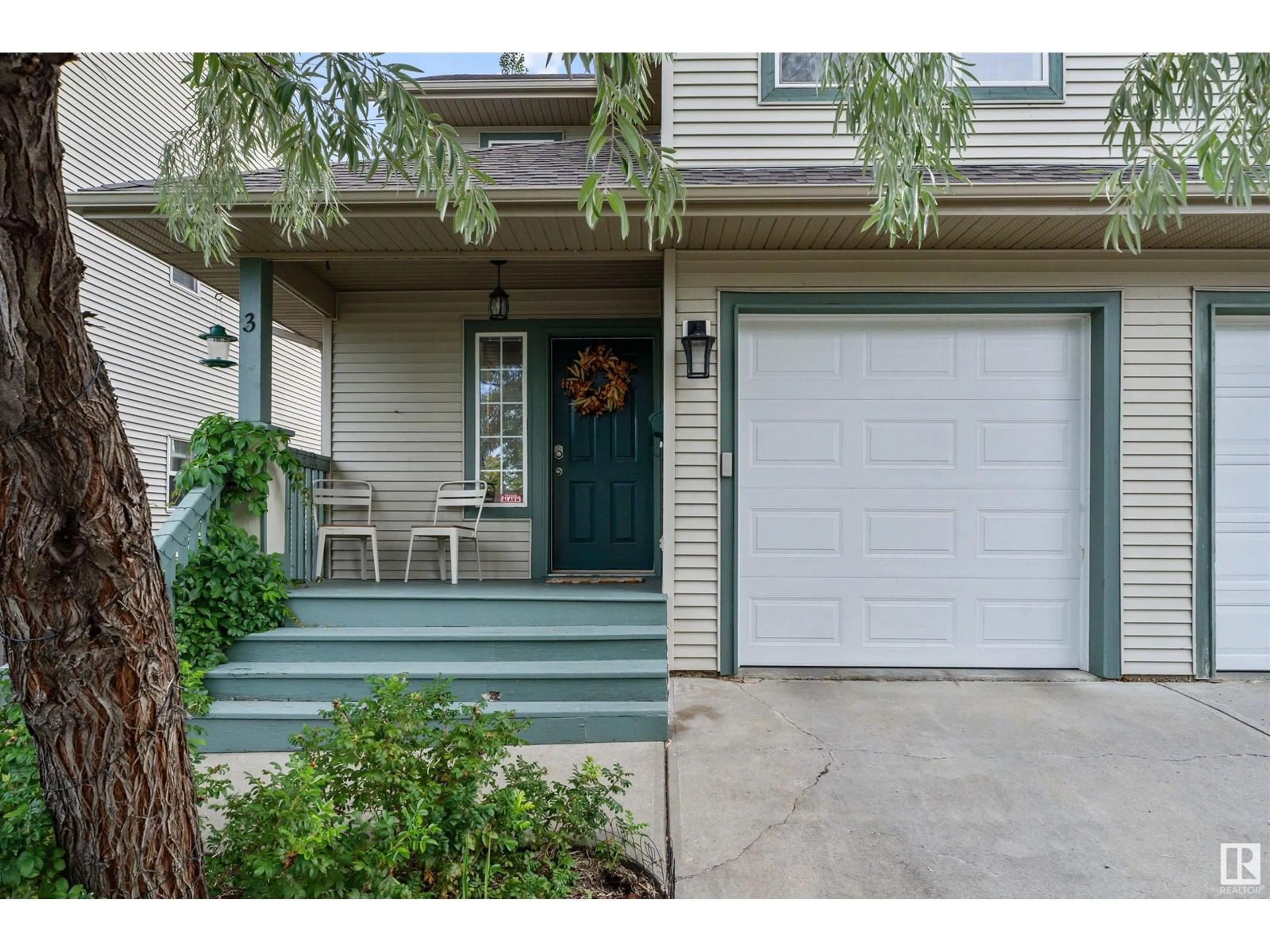 Indoor entryway for #3 6 ASPENGLEN DR, Spruce Grove Alberta T7X4B3