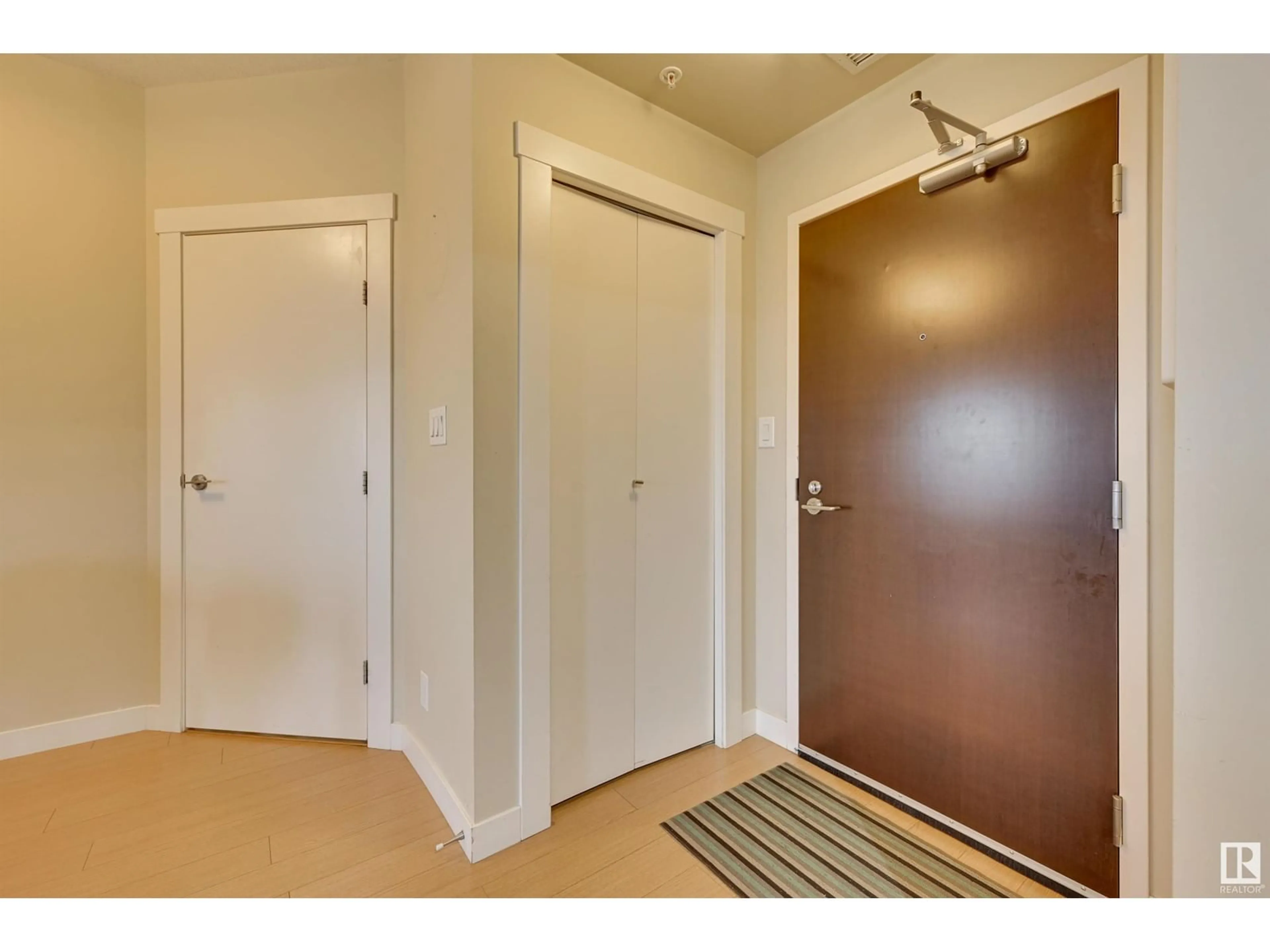 Indoor entryway, wood floors for #1805 10410 102 AV NW, Edmonton Alberta T5J0E9