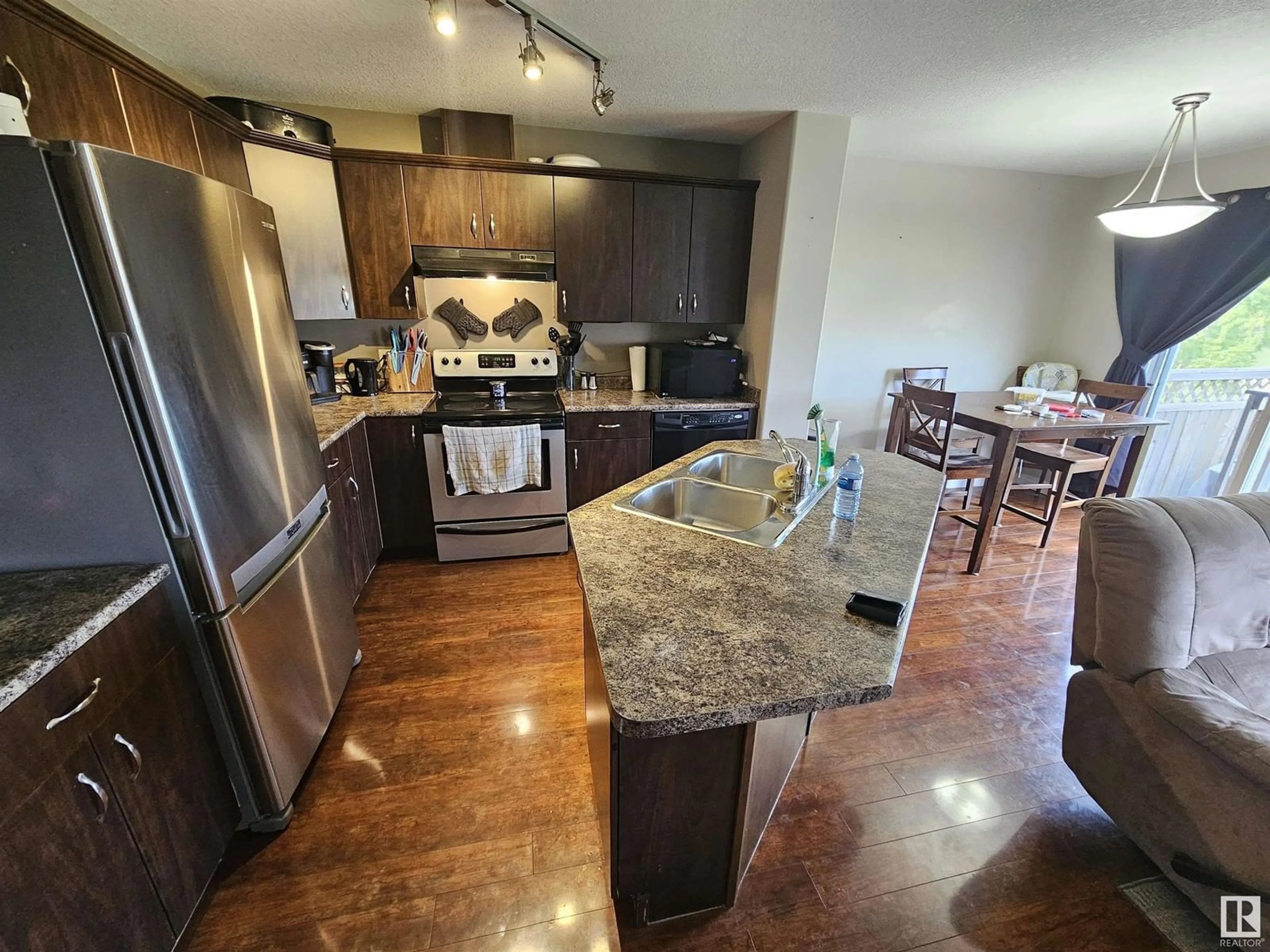 Kitchen for 116 MERIDIAN LO, Stony Plain Alberta T7Z0B9