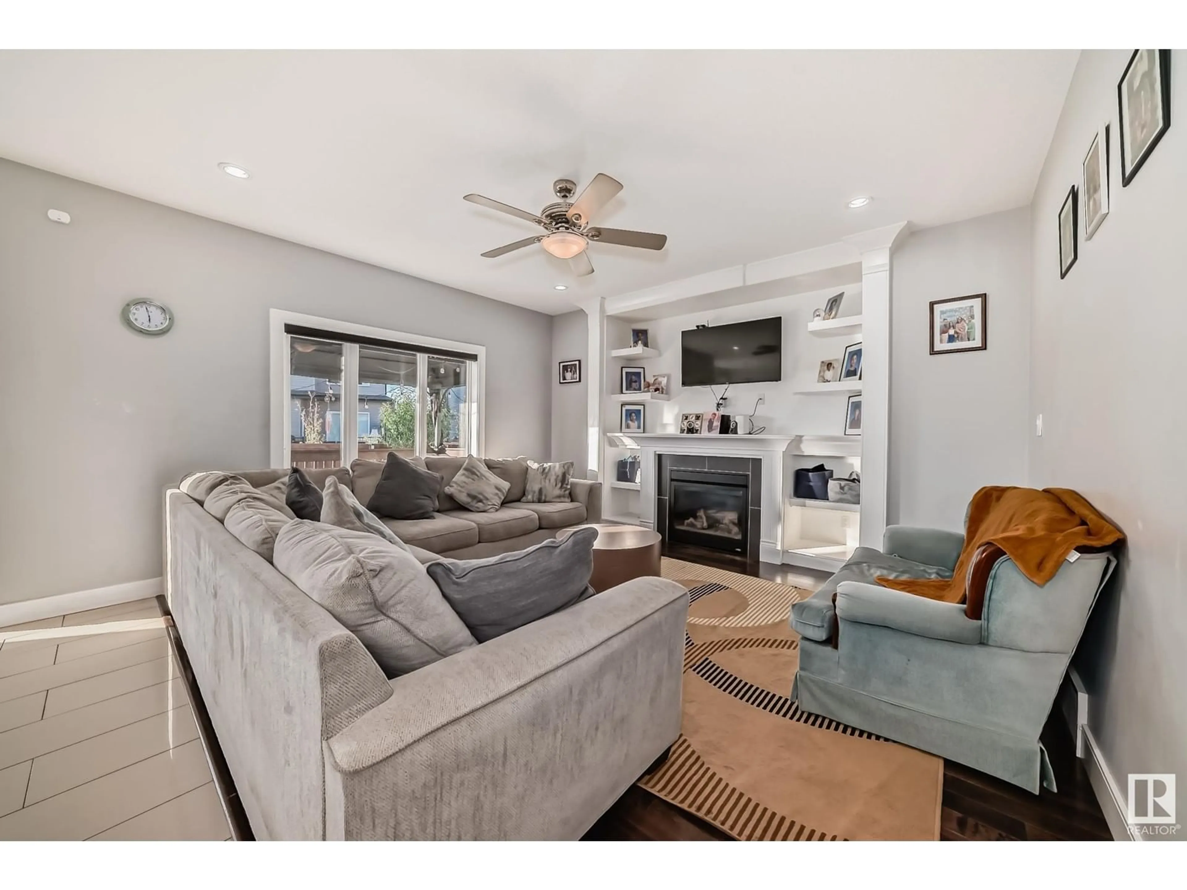 Living room, wood floors for 5308 RUE EAGLEMONT, Beaumont Alberta T4X0H9