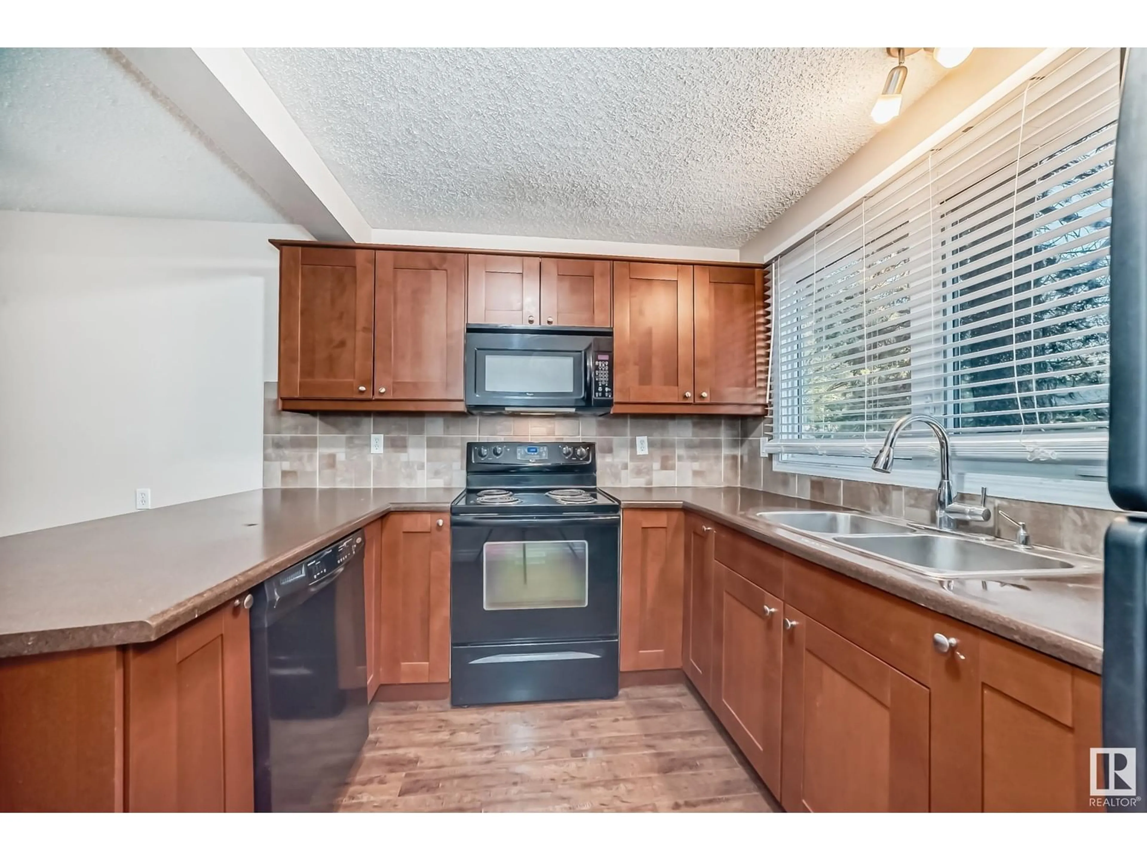 Standard kitchen for 13 AKINSDALE GD, St. Albert Alberta T8N2W8