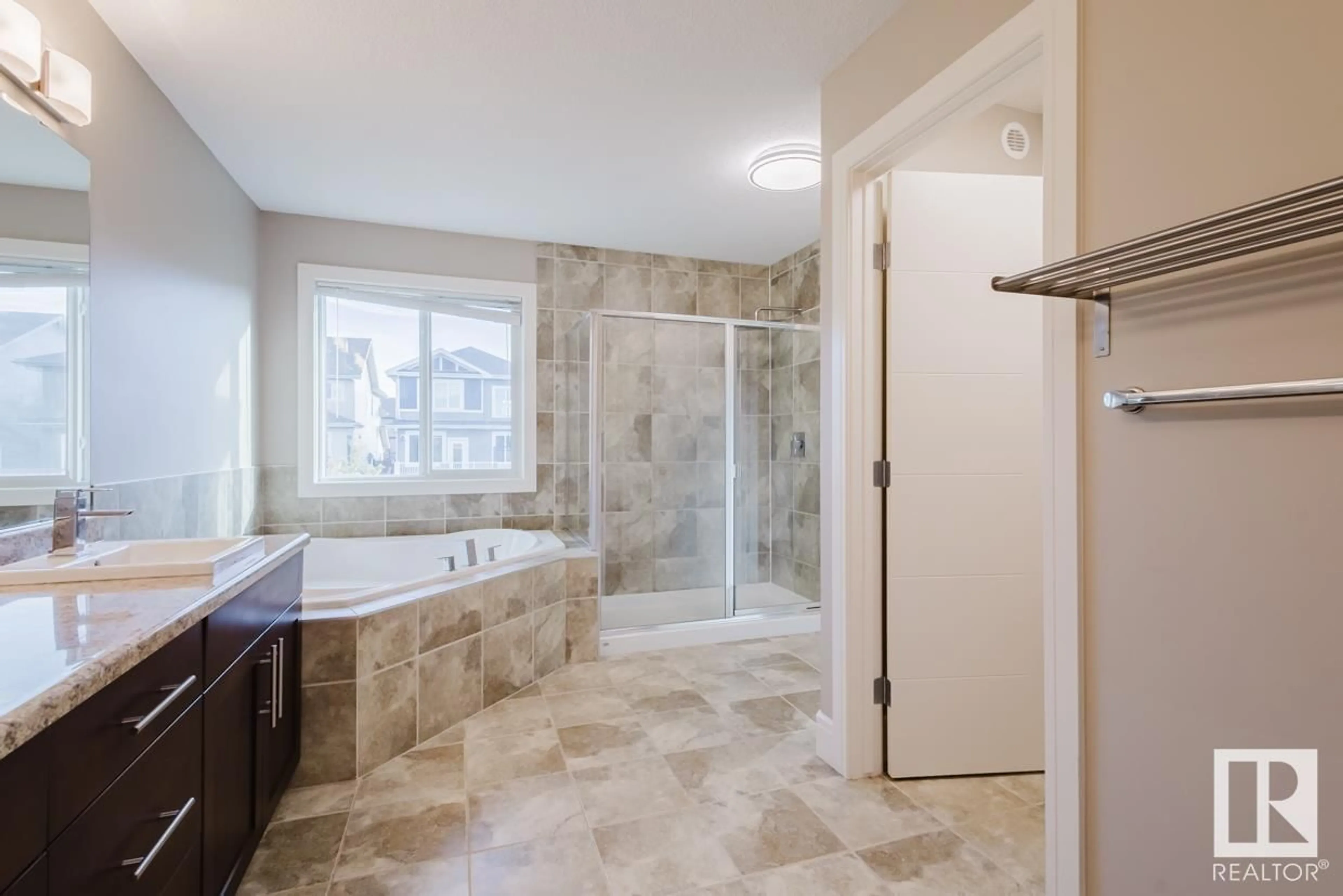 Bathroom, ceramic floors for 3257 ABBOTT CR SW, Edmonton Alberta T6W2M4